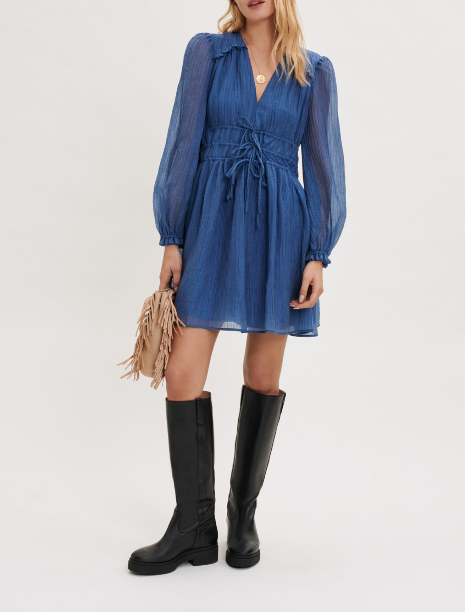 Robe en voile cintrée à la taille