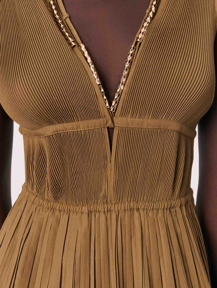 Jewellery neckline pleated dress
