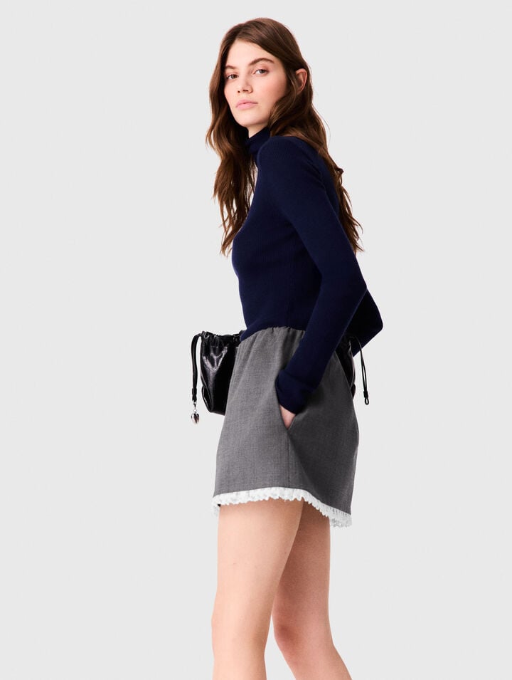 Short skirt with lace trim