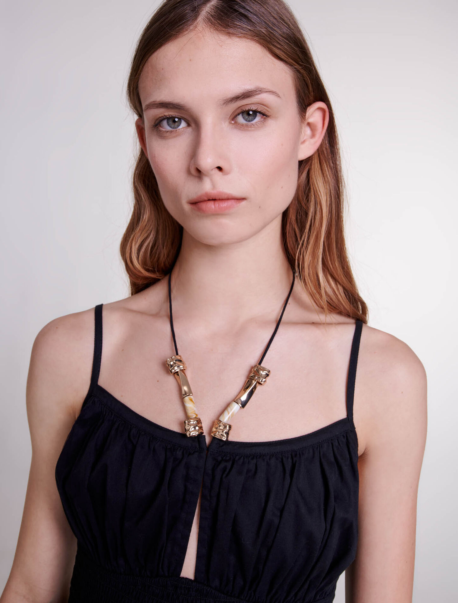 Robe à liens perlés