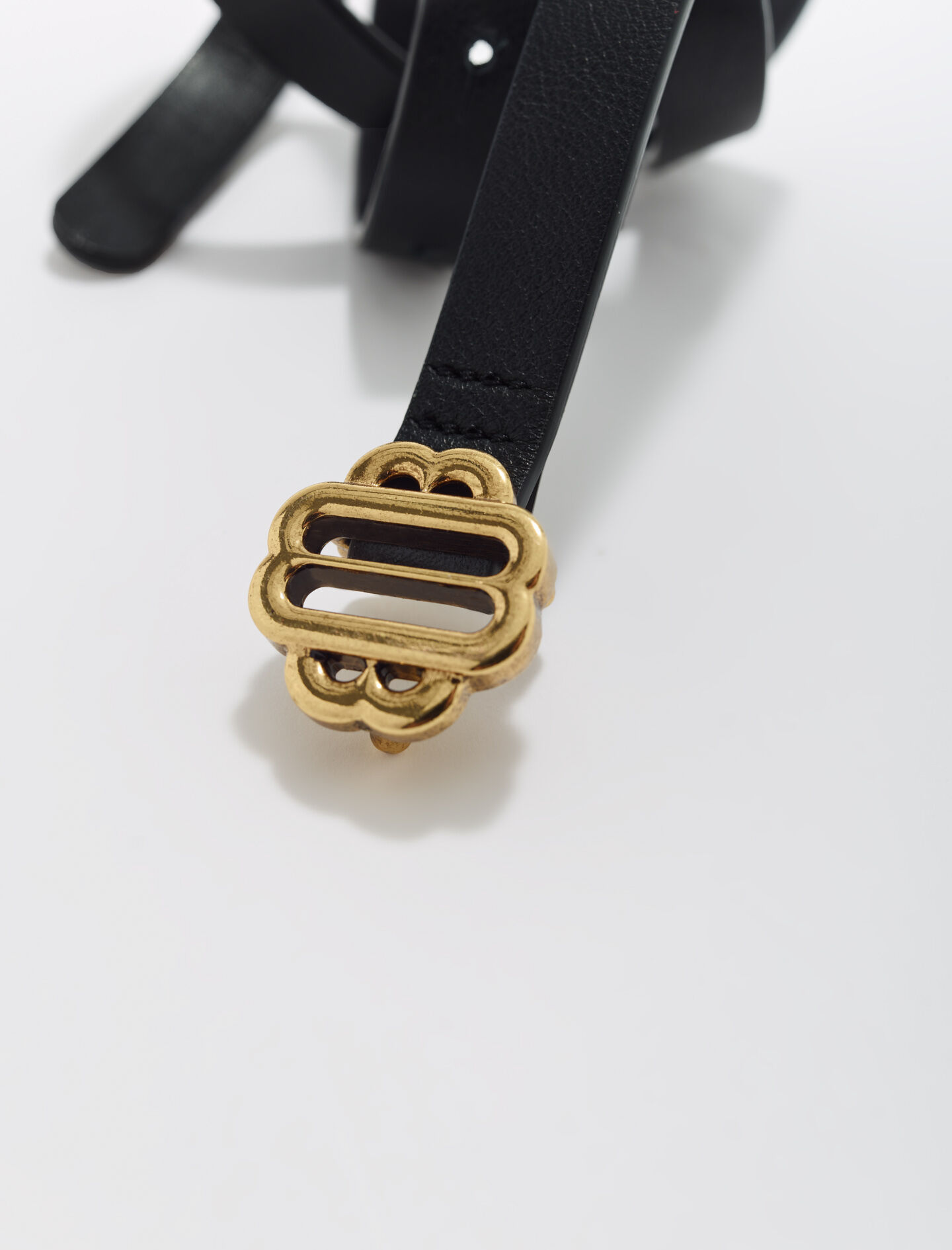 Ceinture fine en cuir noir boucle doree