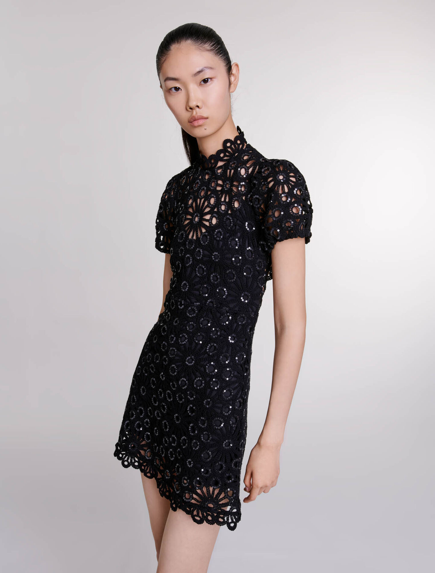 Robe dos nu en crochet et sequins