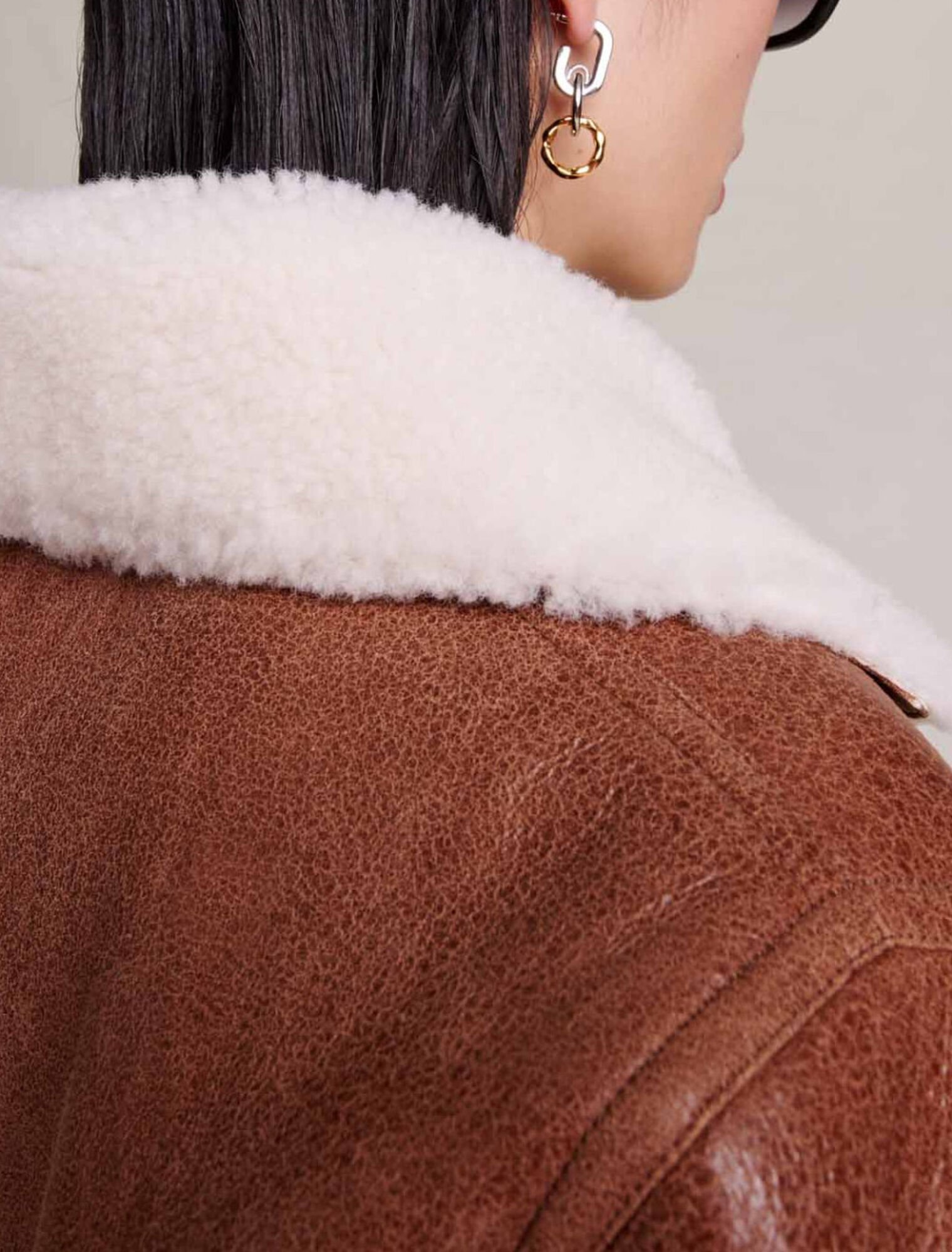 Blouson en cuir et fausse fourrure