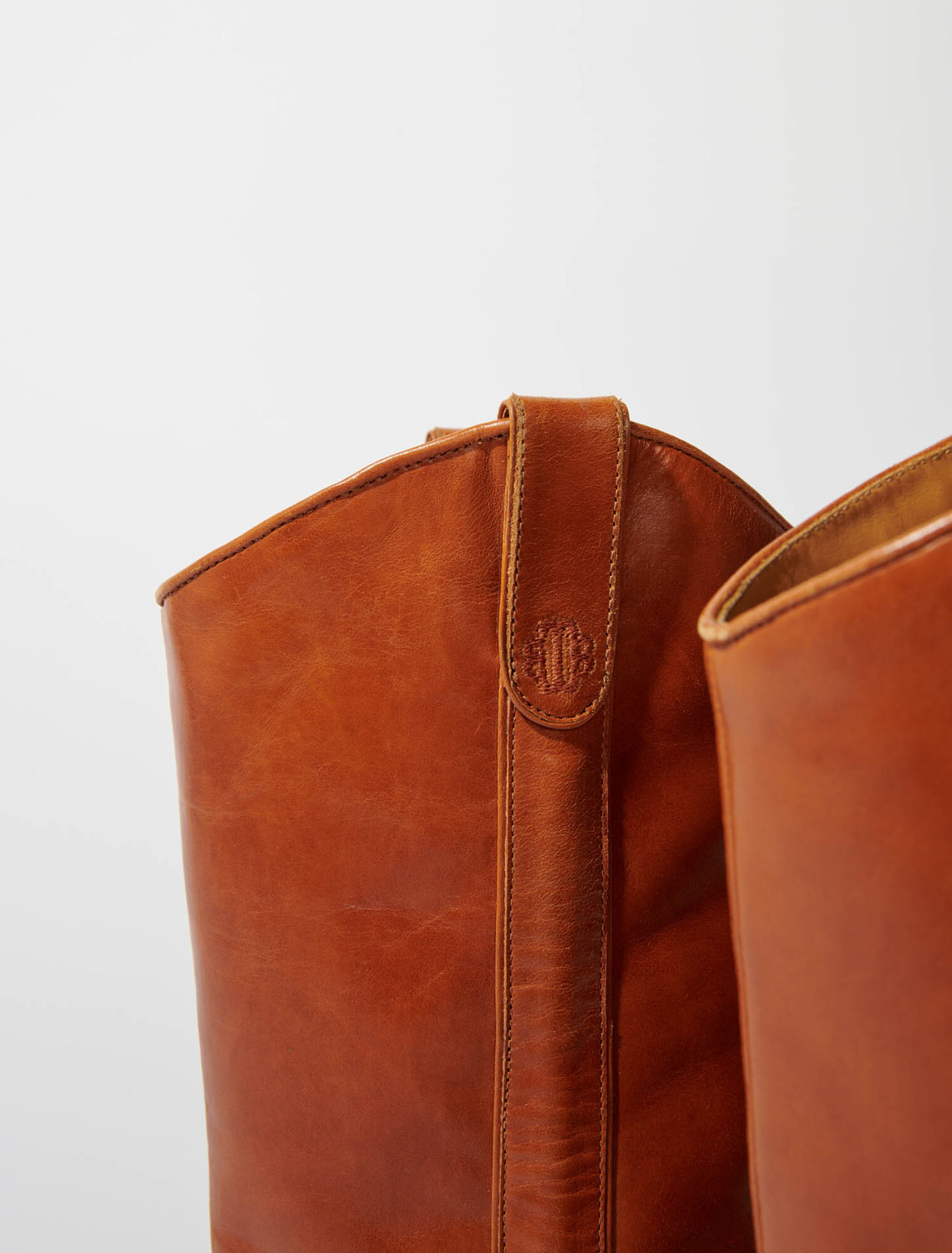 Heeled leather boots