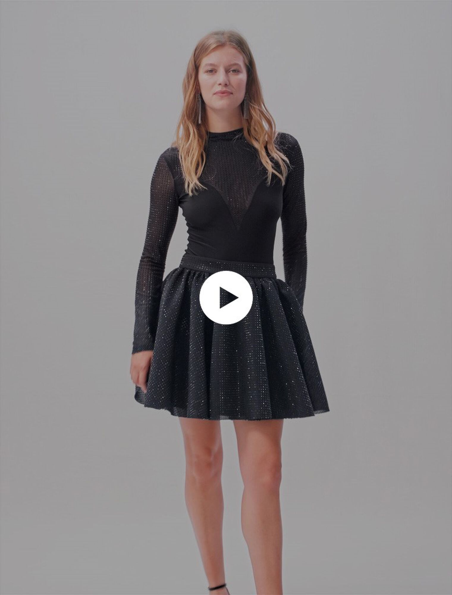 Jupe courte volumineuse à strass