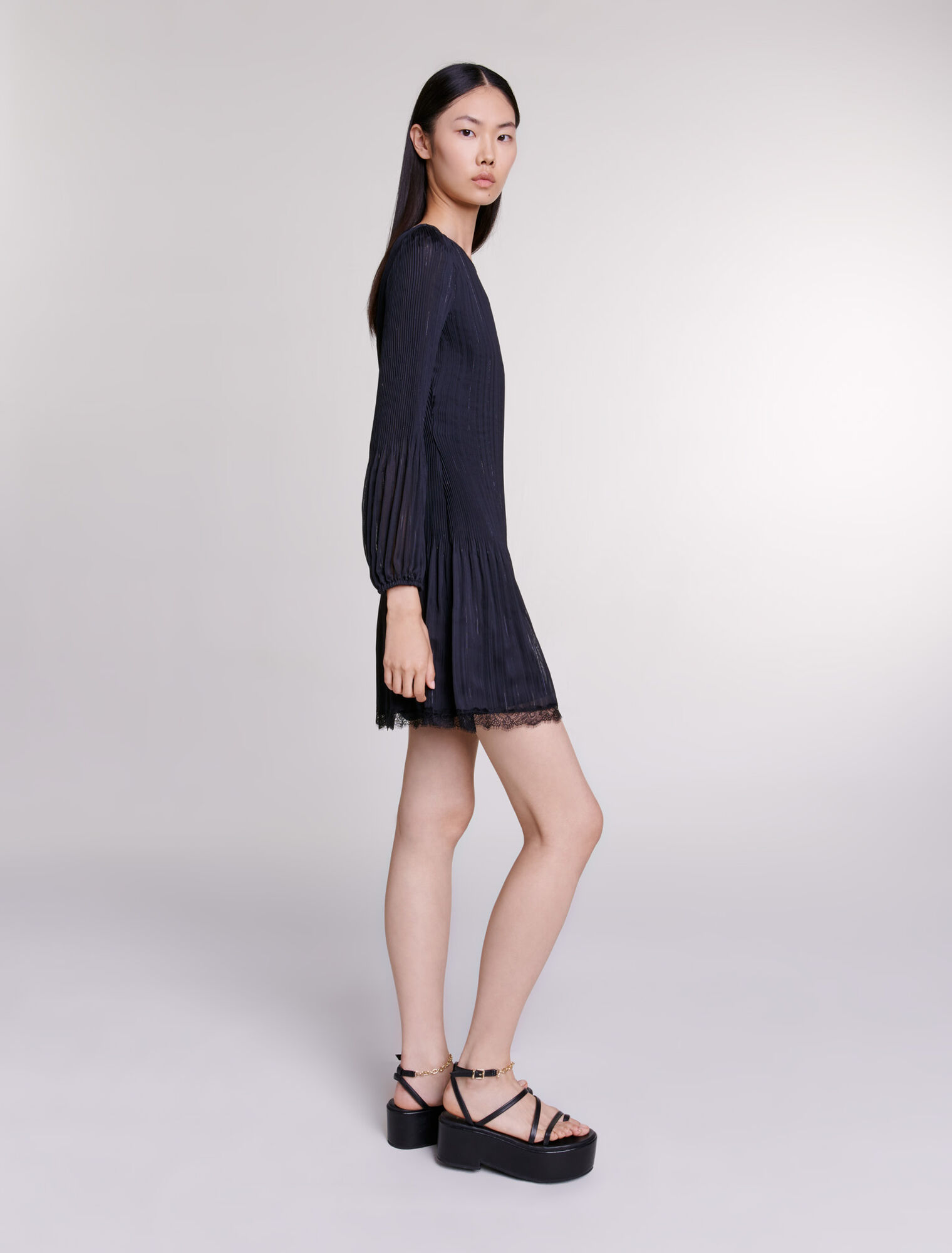 Robe courte plissée