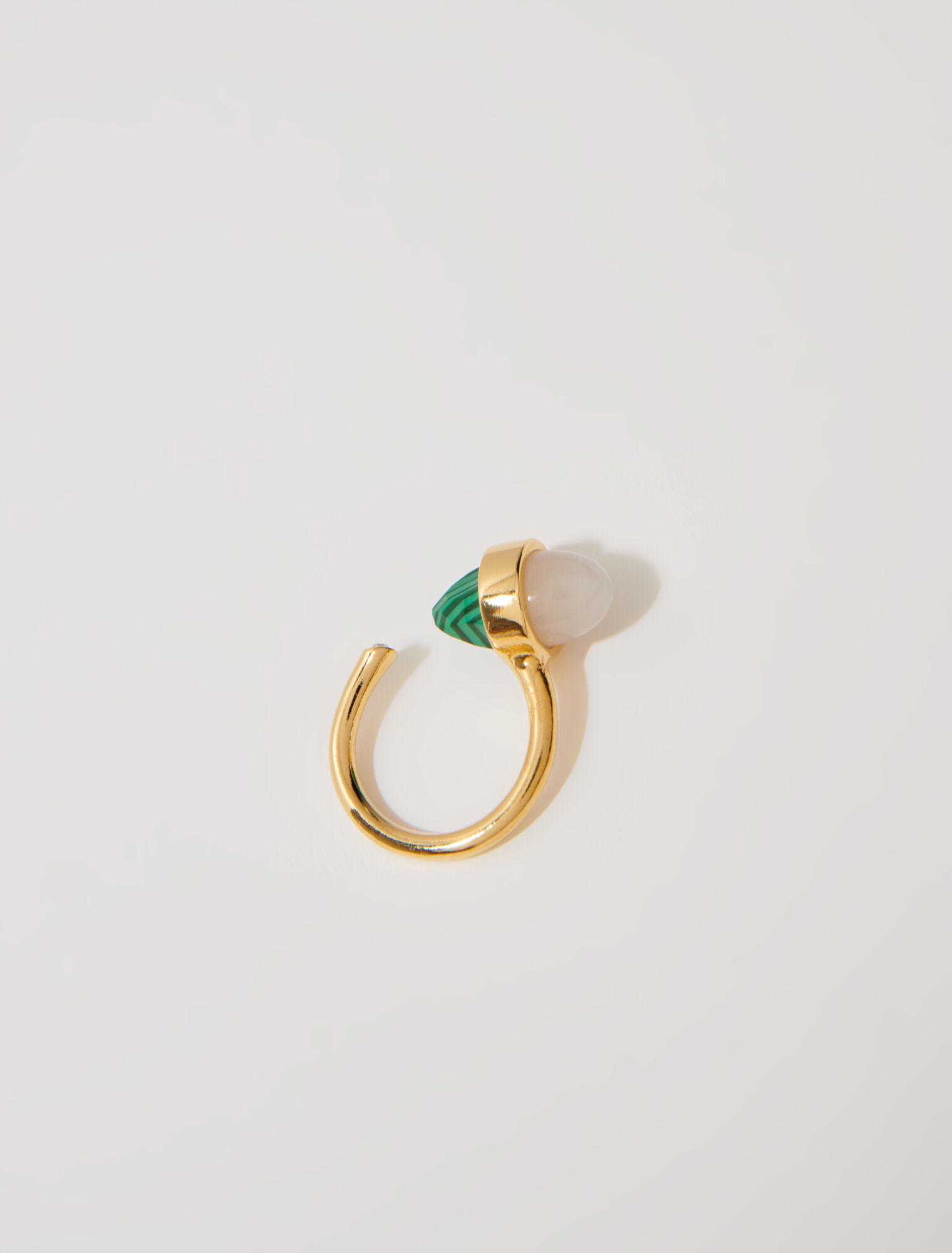 Bague ornée de pierres naturelles