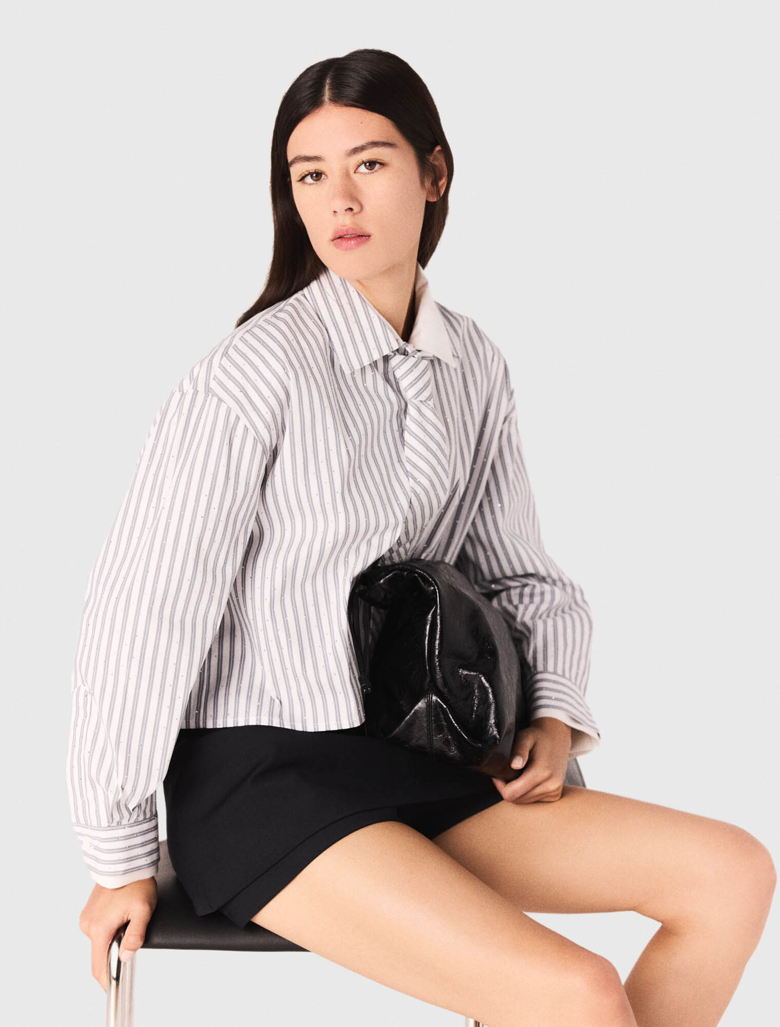 Chemise rayée strassée avec cravate 