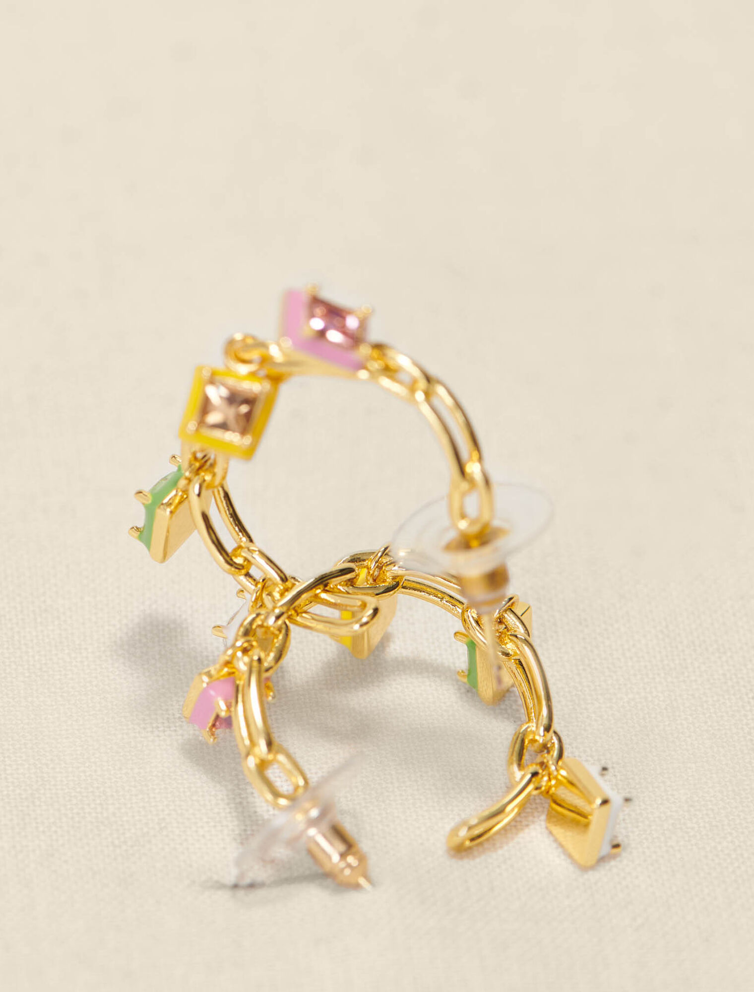 Créoles ornées de strass et émail