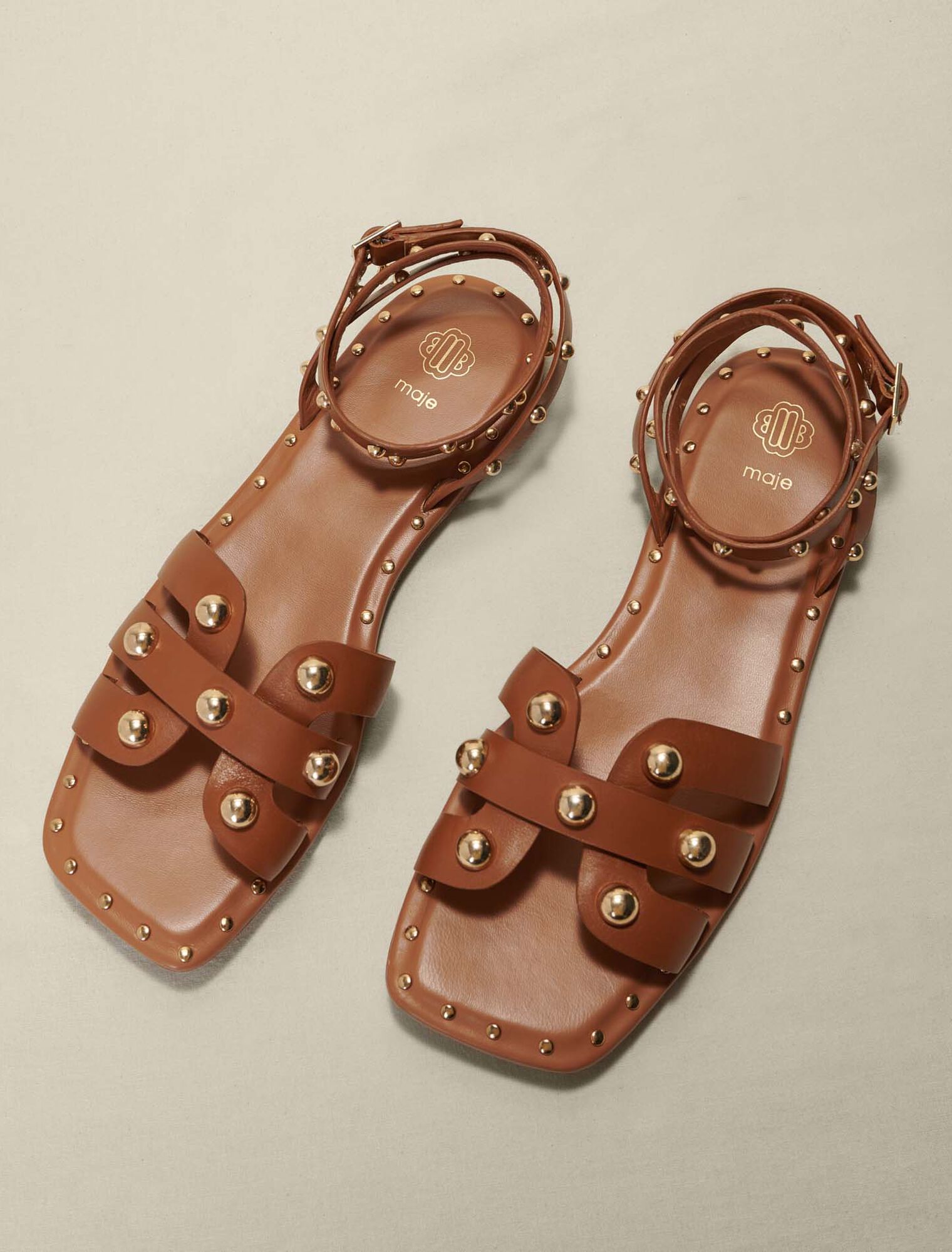 Sandales en cuir clouté