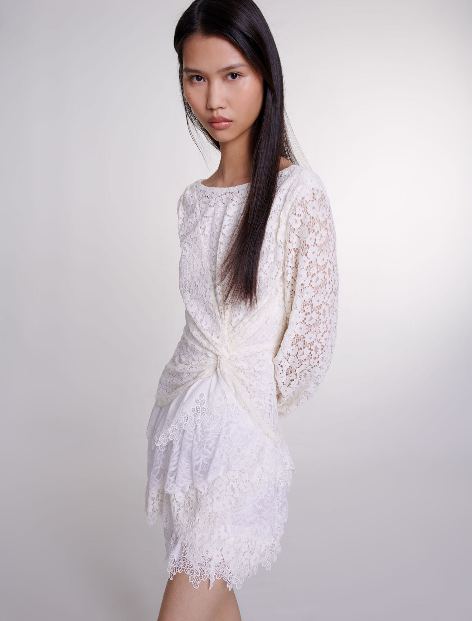 Robe drapée en dentelle