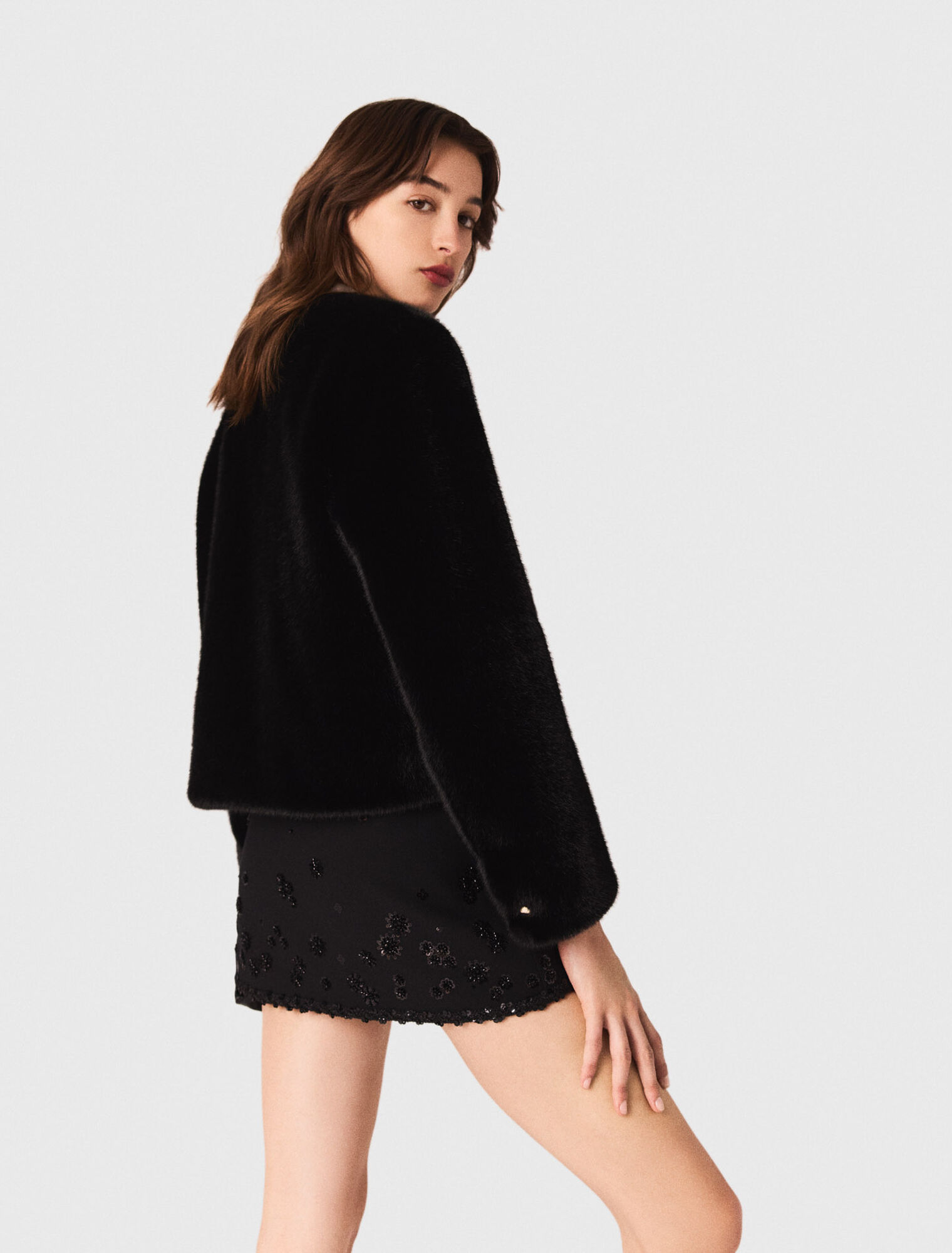 Manteau court en fausse fourrure