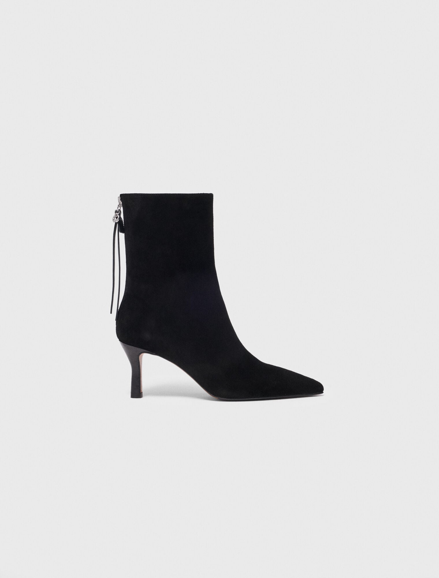 Pointed-toe suede ankle boots