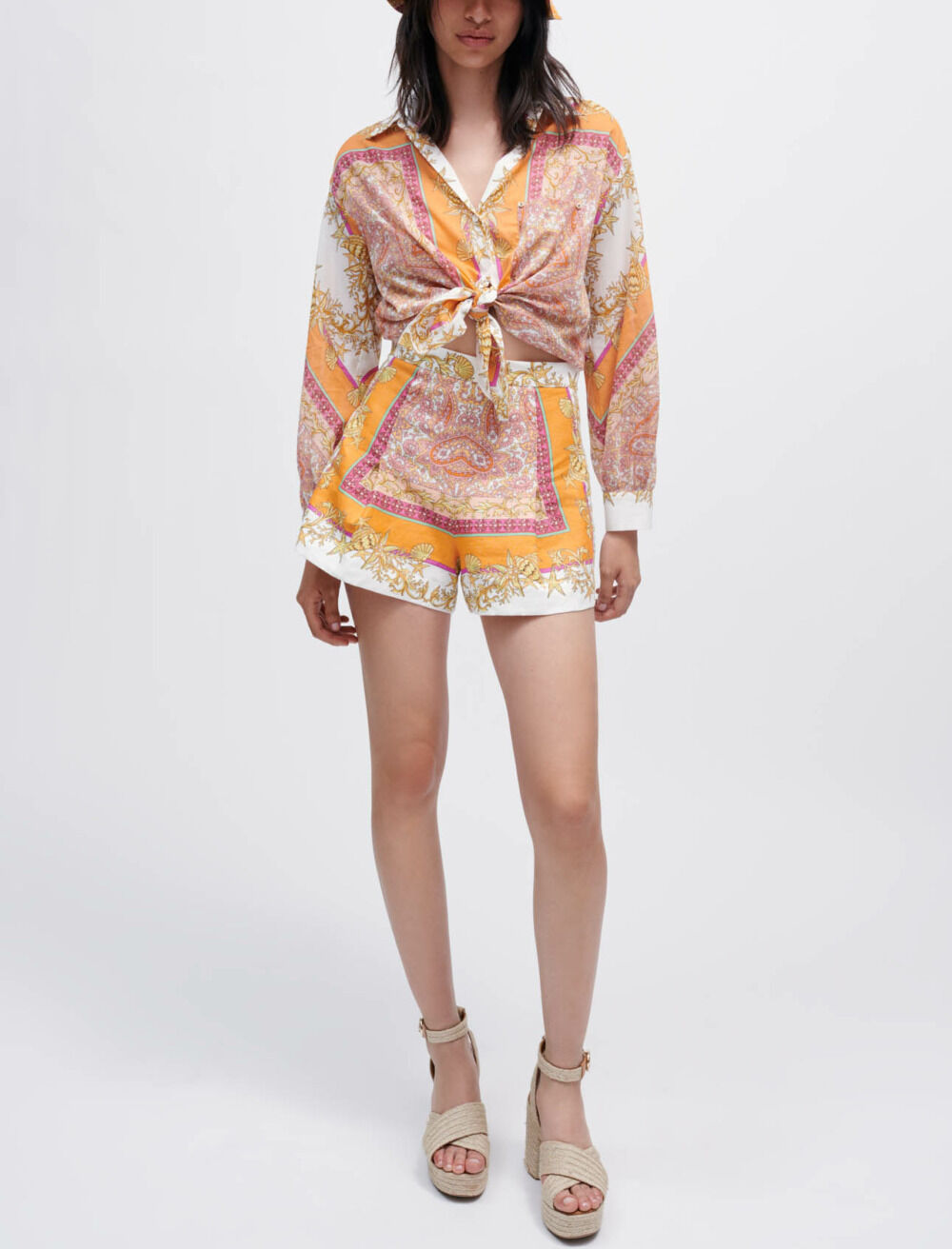 Linen shorts with scarf print