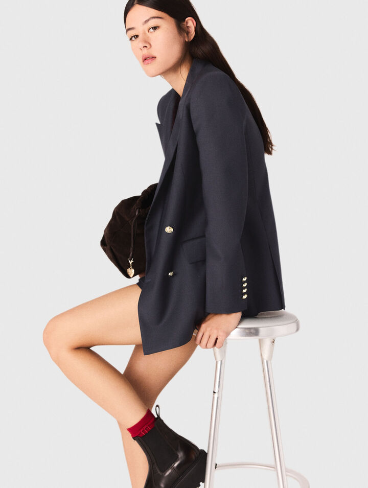Veste tailleur à boutons dorés