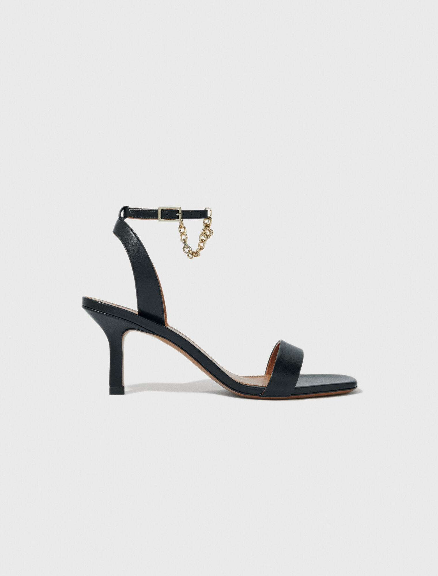 Leather sandals with heels