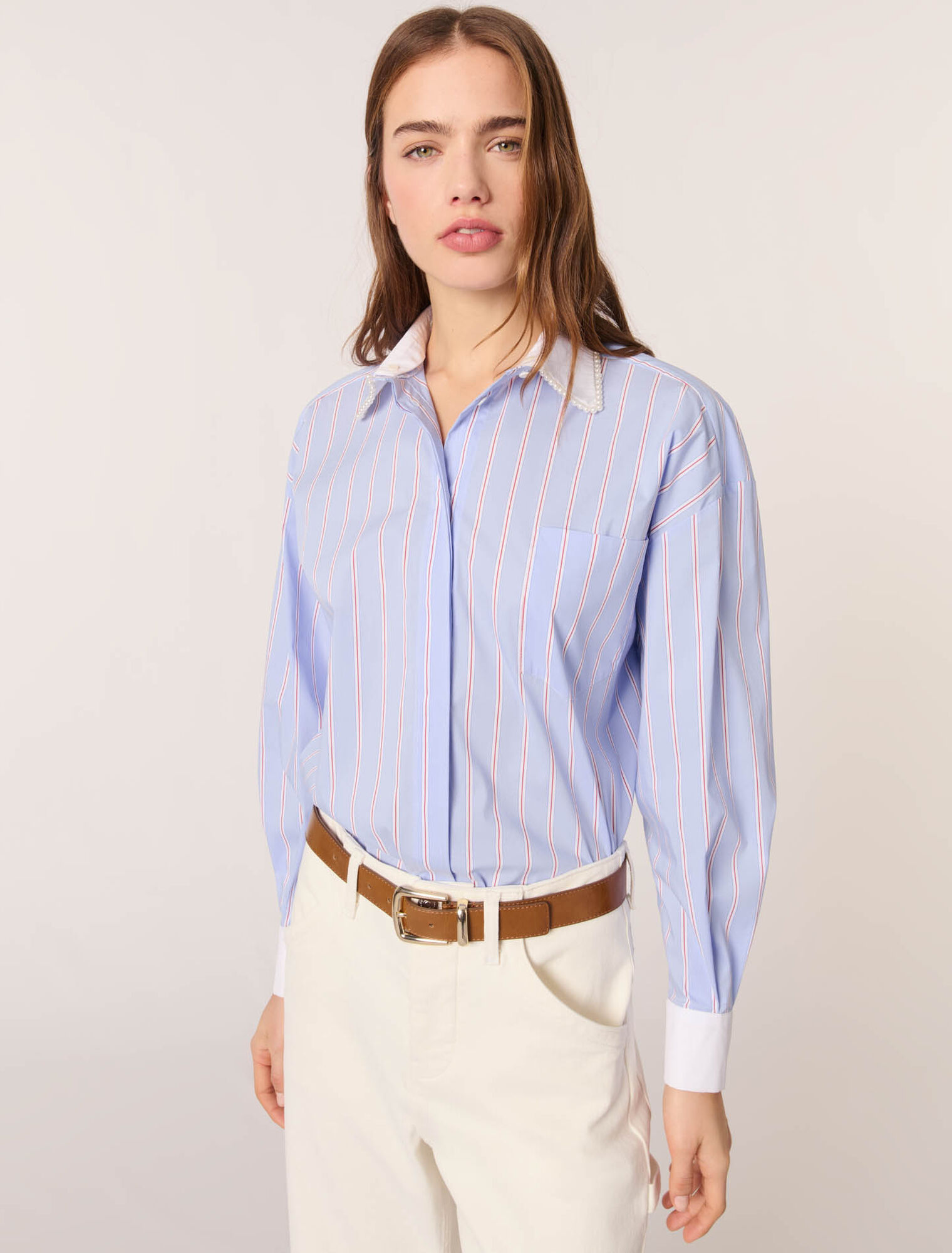 Chemise à rayures et col à perles