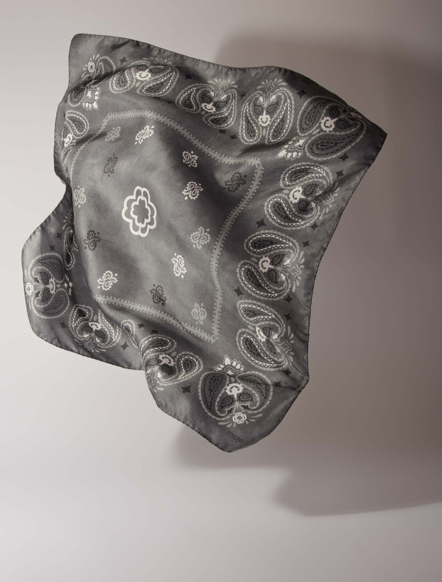 Bandana en soie imprimé paisley