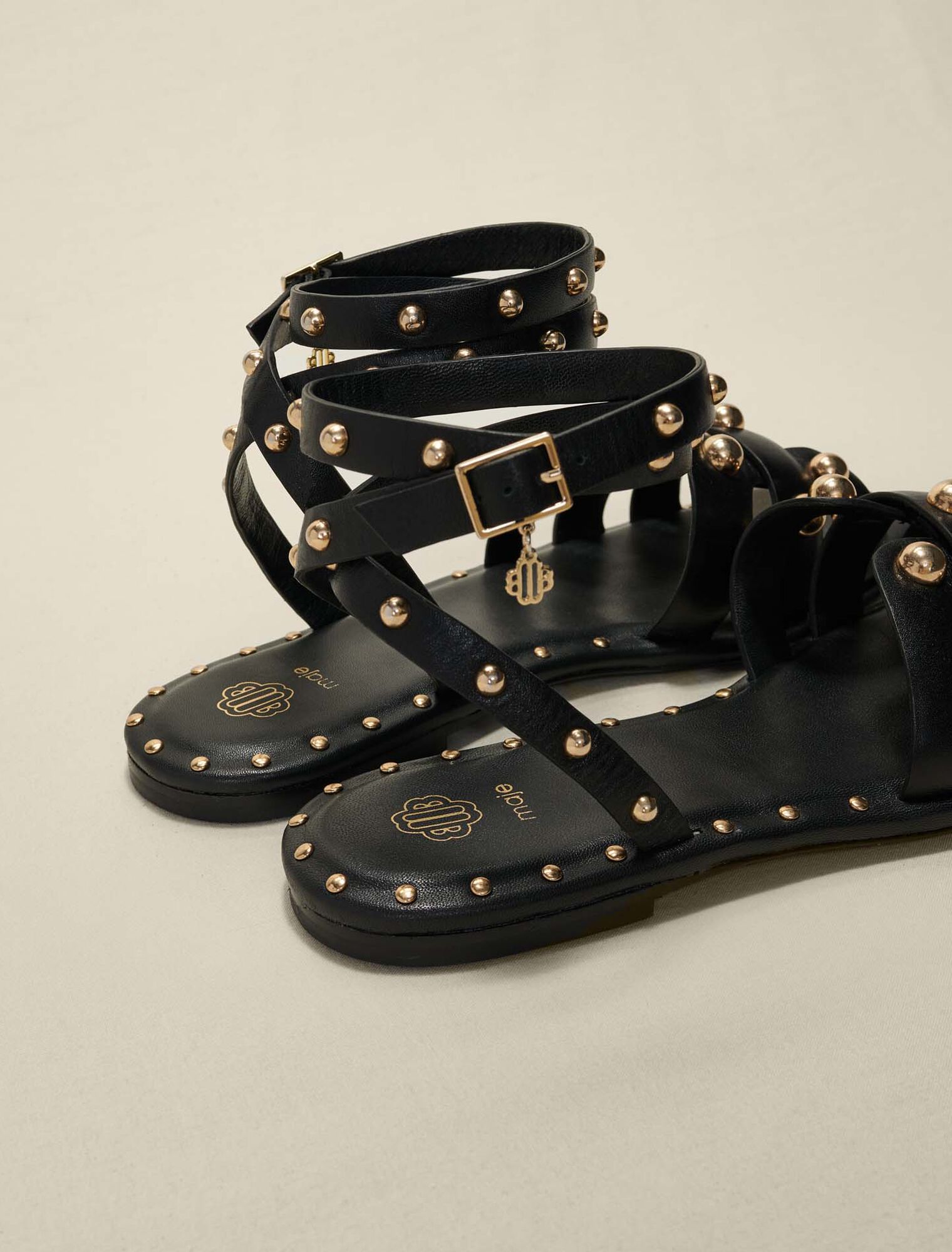 Sandales en cuir clouté