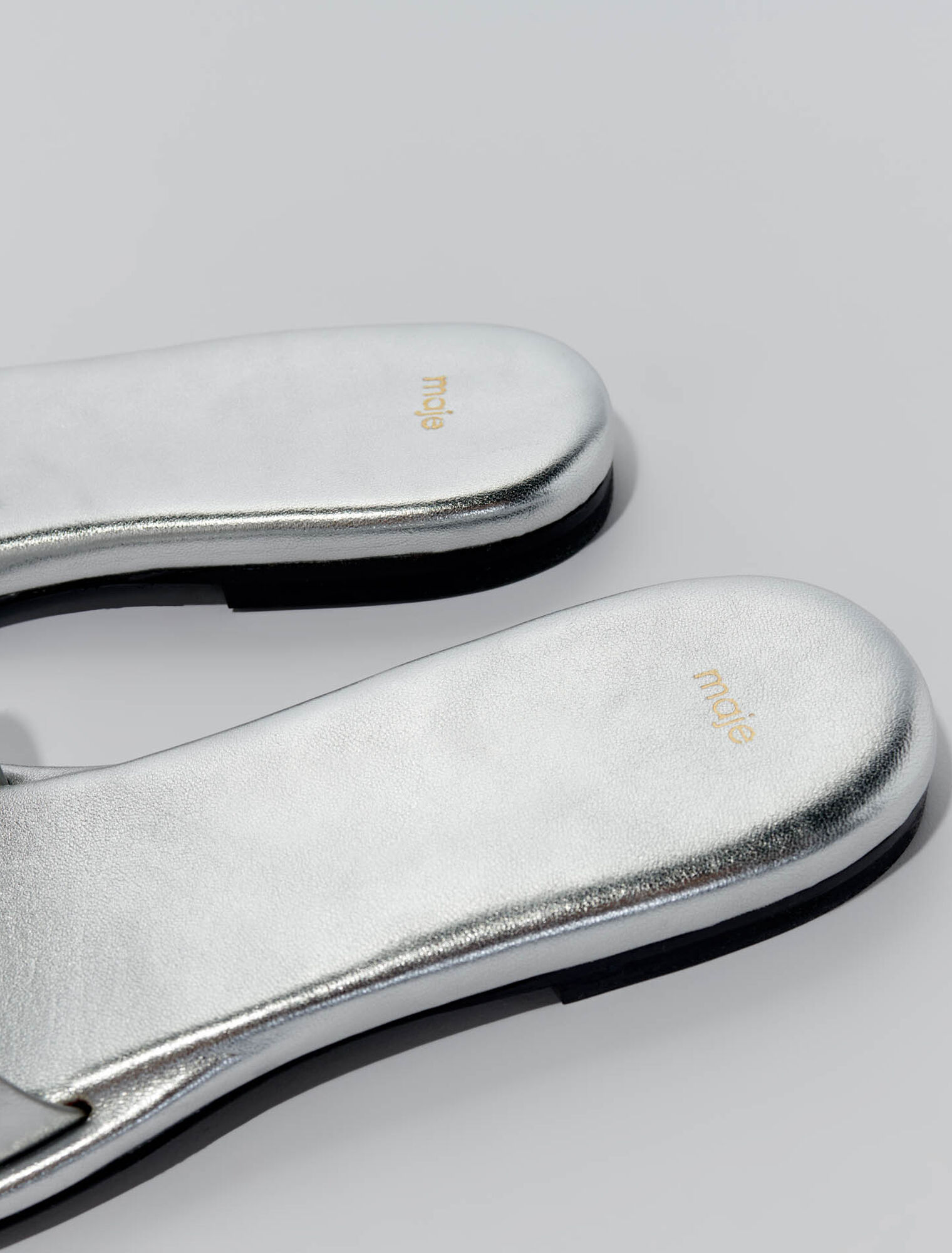 Mules en cuir ornées de studs