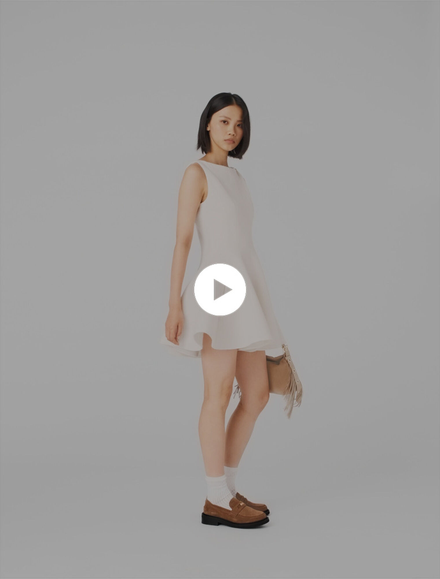 Robe courte &eacute;vas&eacute;e en tweed