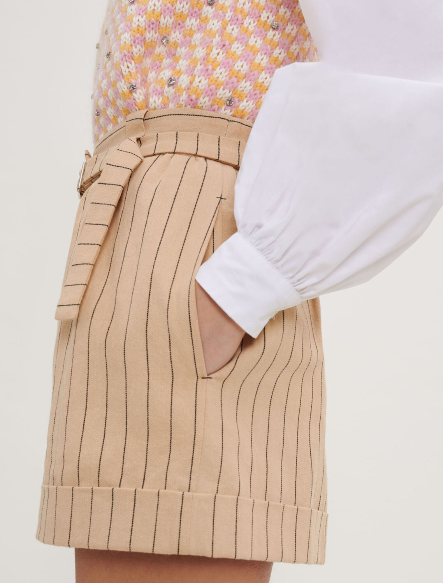 Short à rayures ceinturé