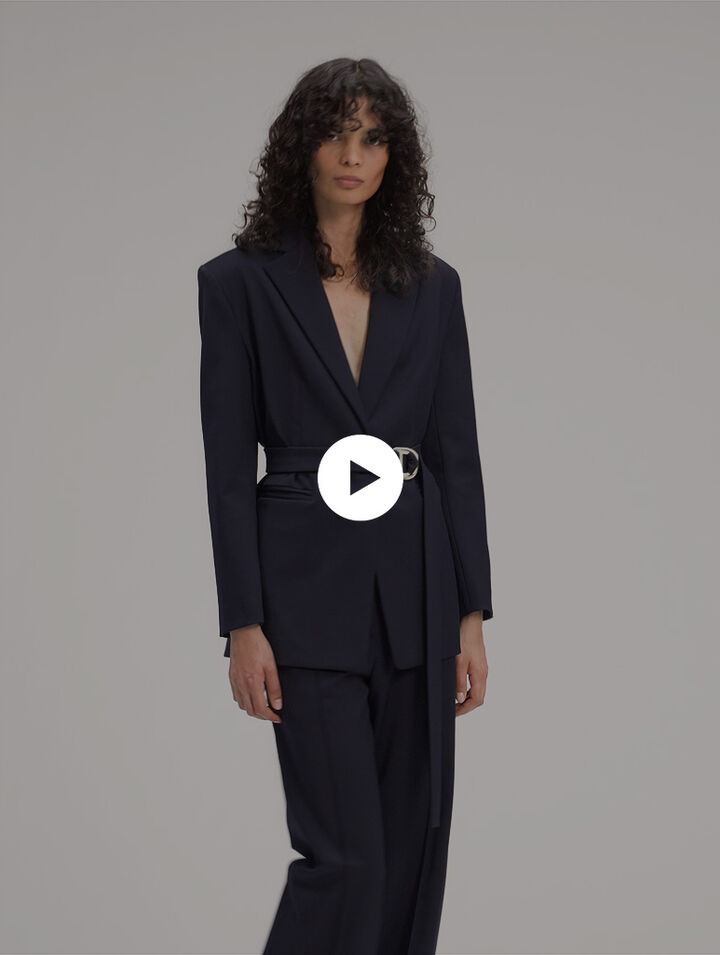 Suit jacket with pleated back