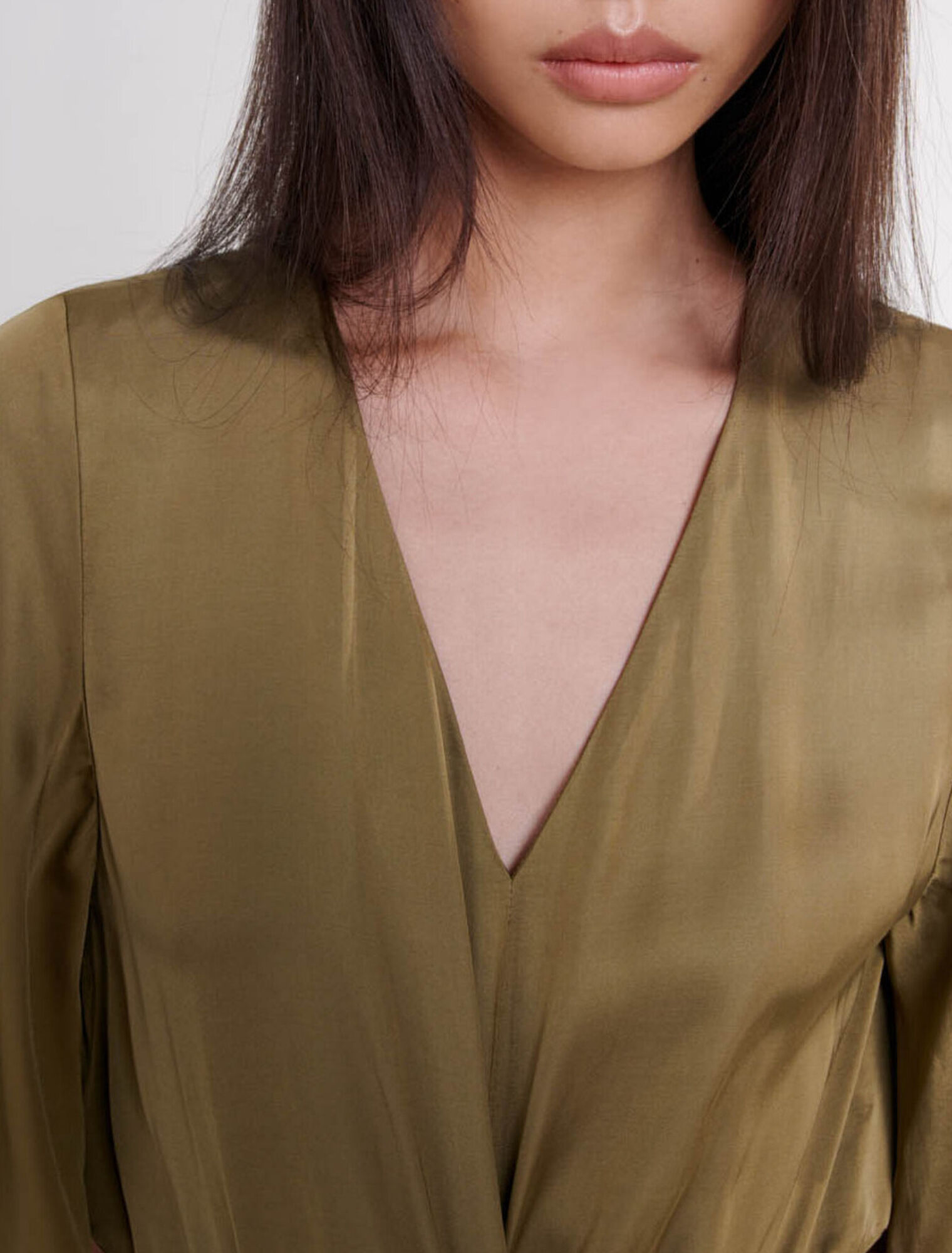 Robe longue satinée ajourée