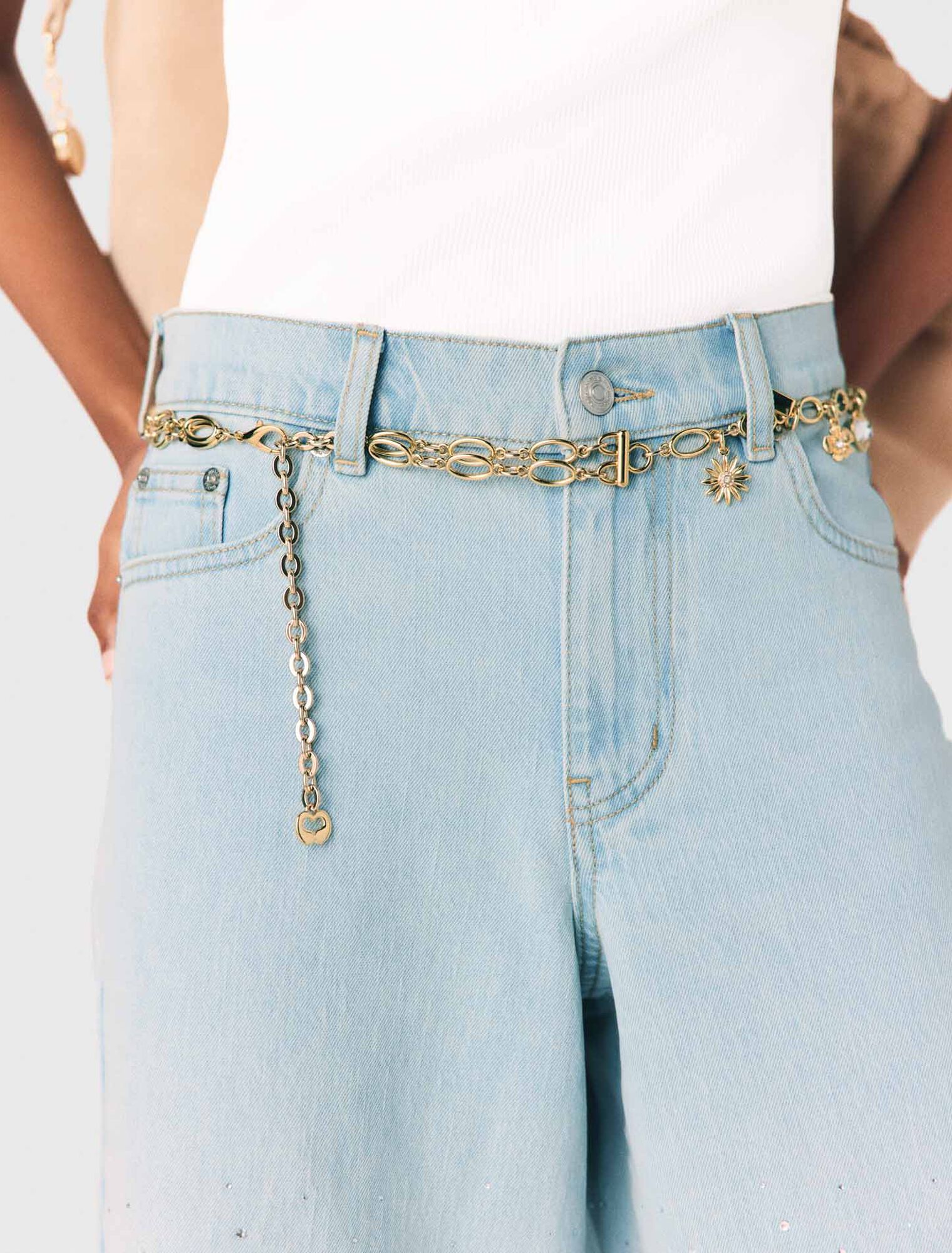 Ceinture chaine double &agrave; charms