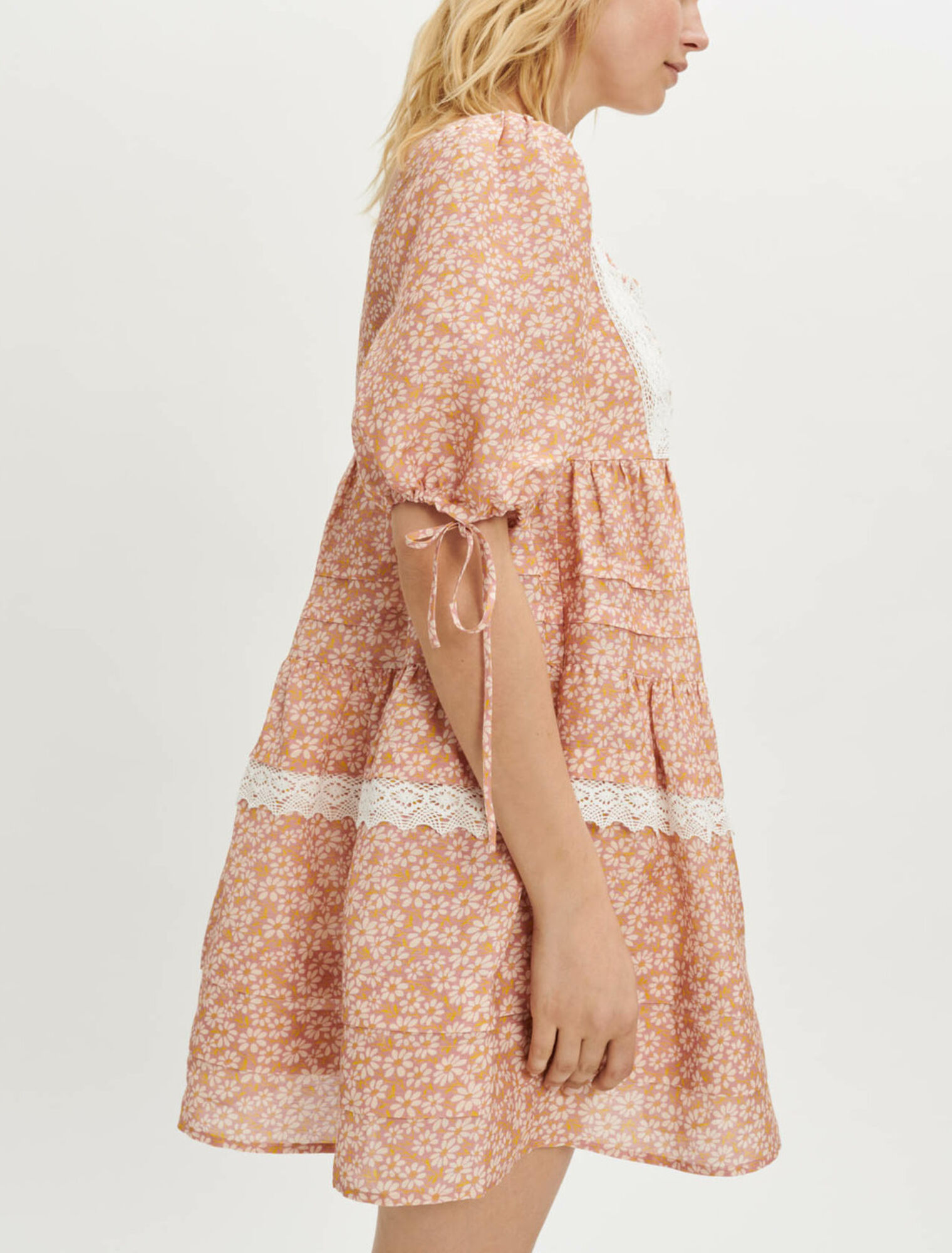 Robe imprimée à galons de dentelles