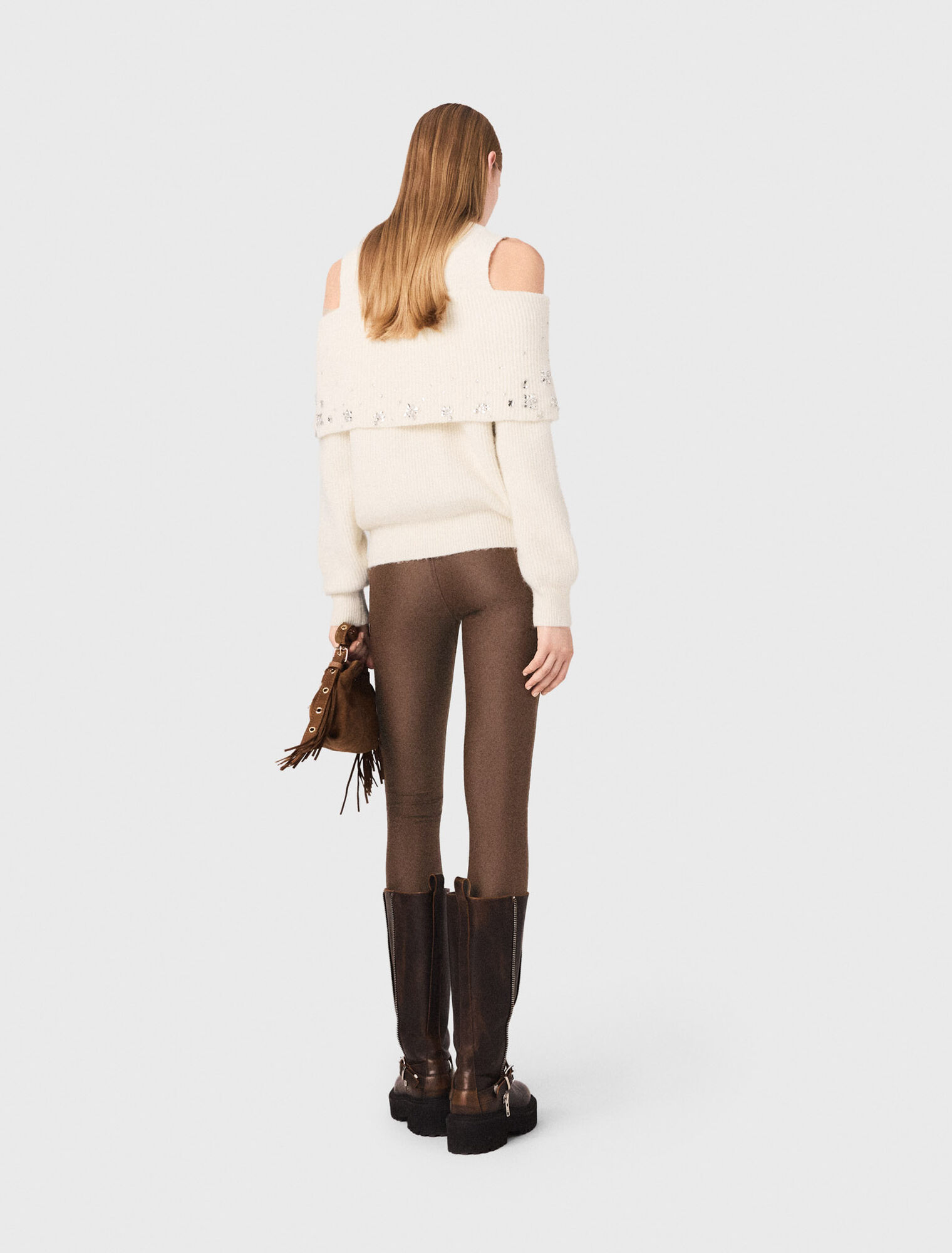 Pull épaules dénudées avec bijoux Pull épaules dénudées avec bijoux
