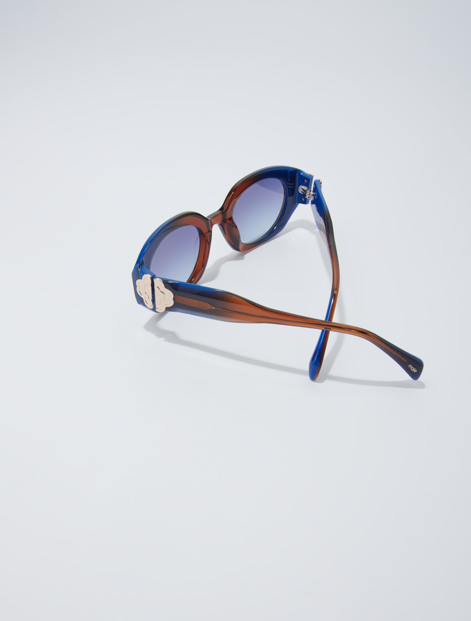 Round acetate glasses