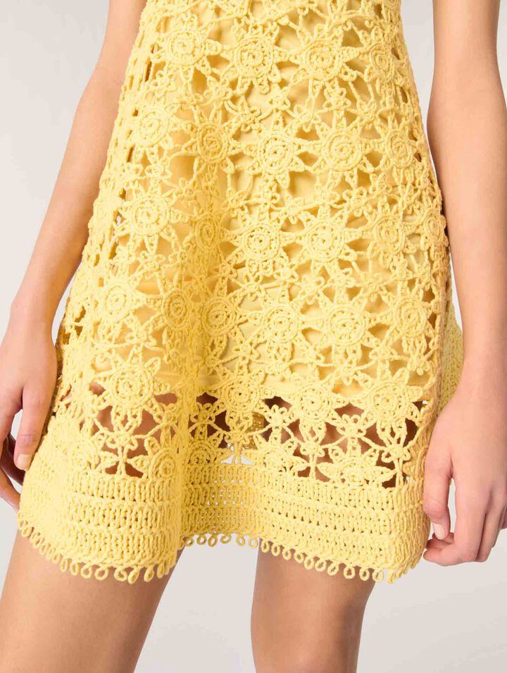 Robe courte à bretelles en crochet