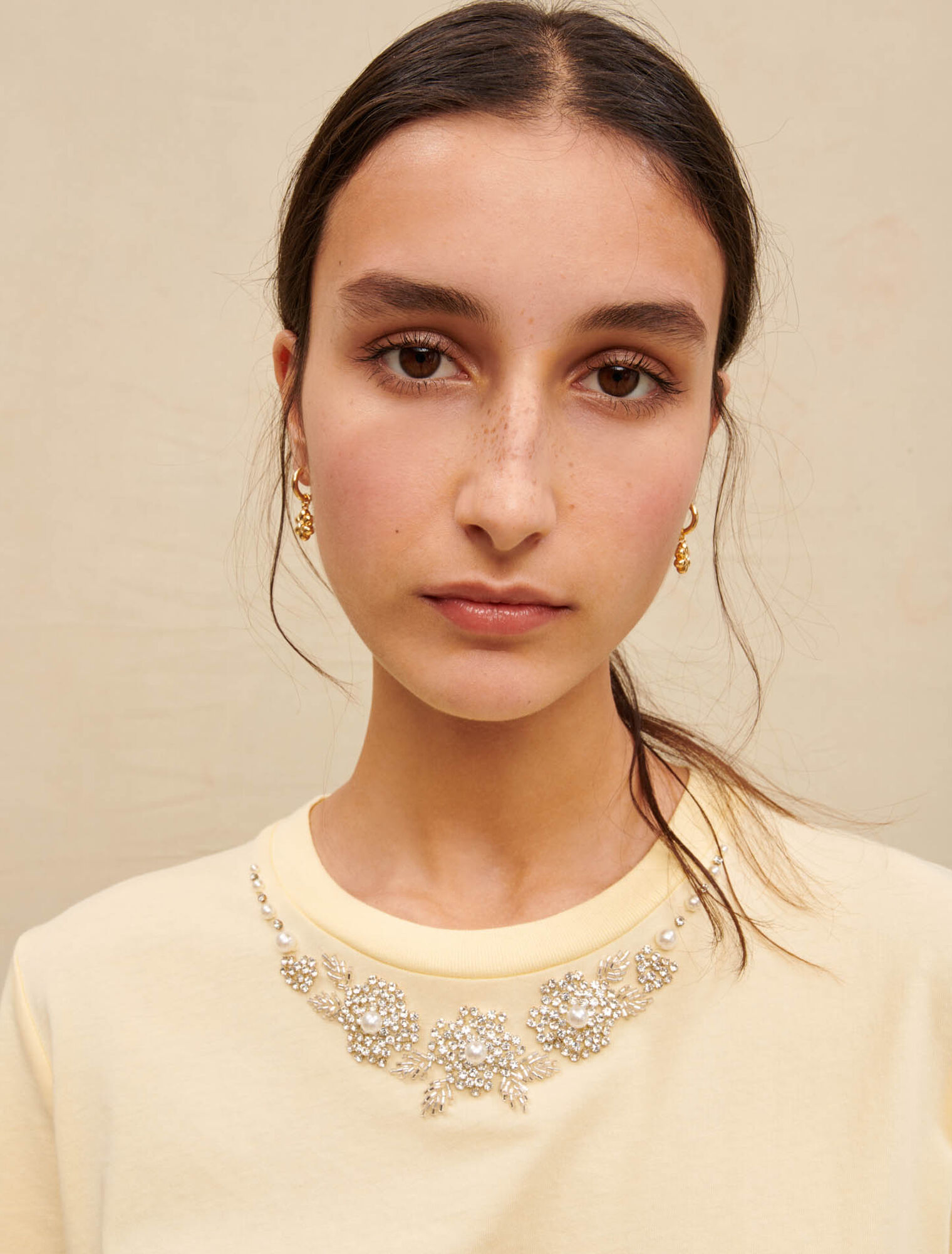 Cotton T-shirt with jewel collar