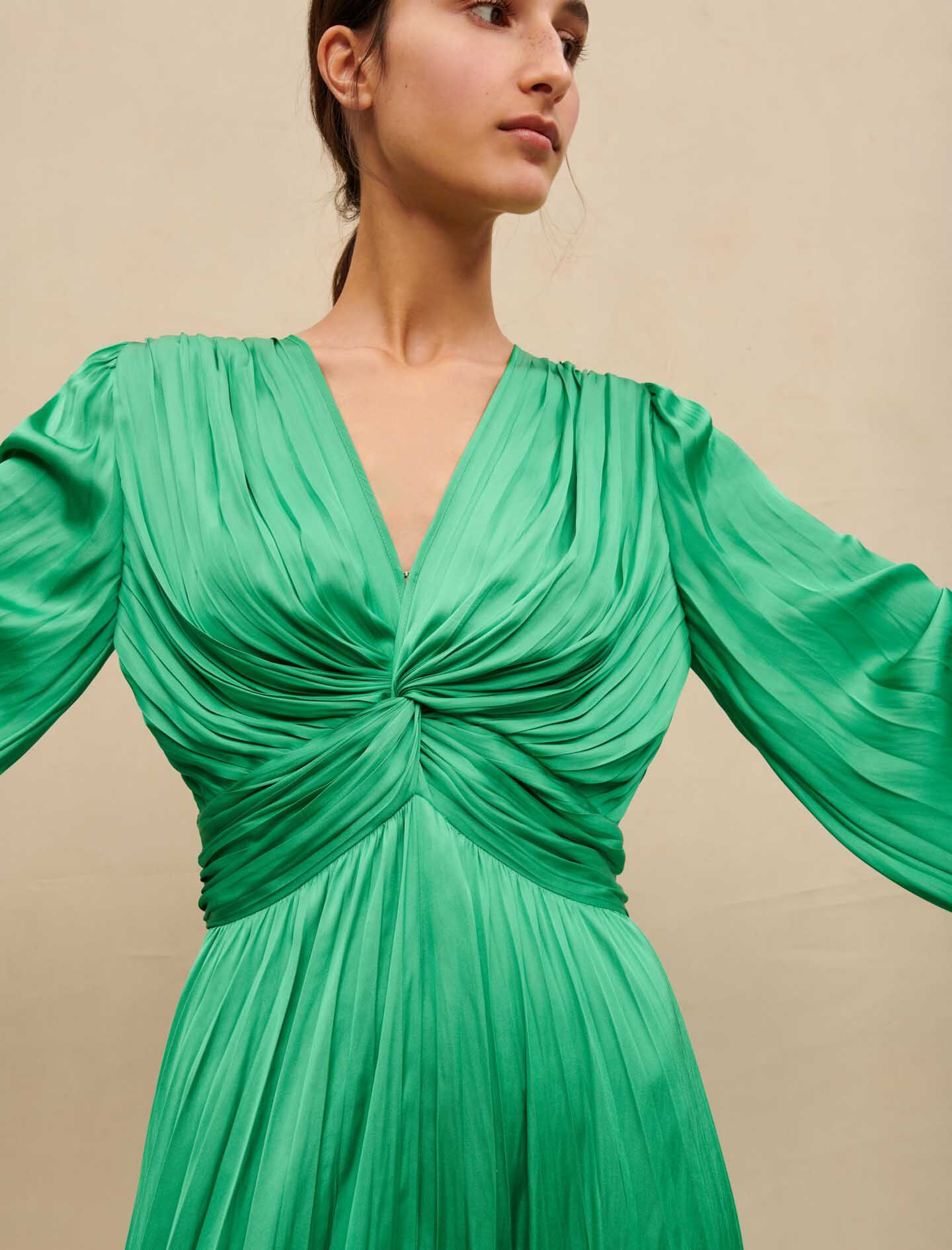 Robe longue drapee satinee