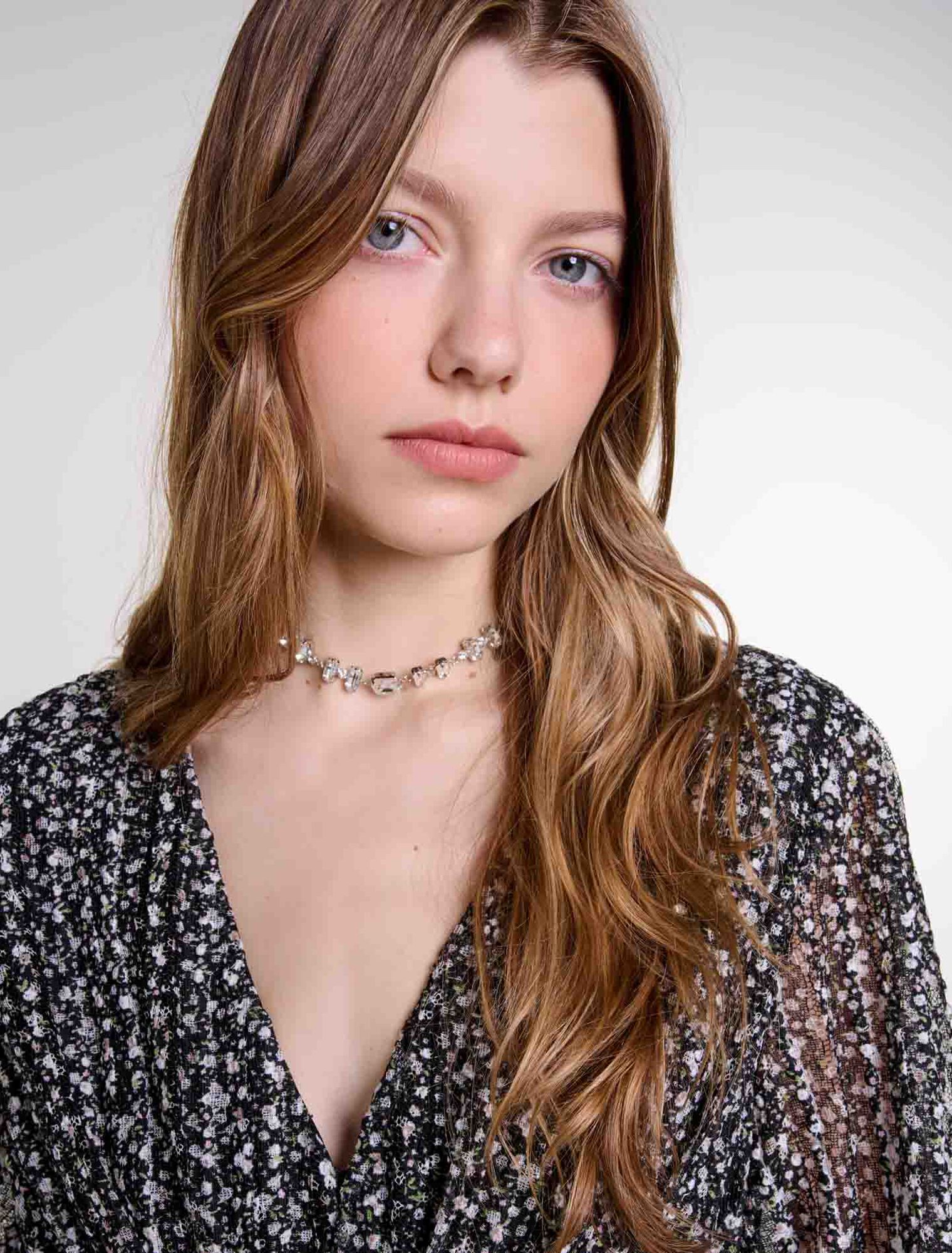 Collier chocker doré à strass