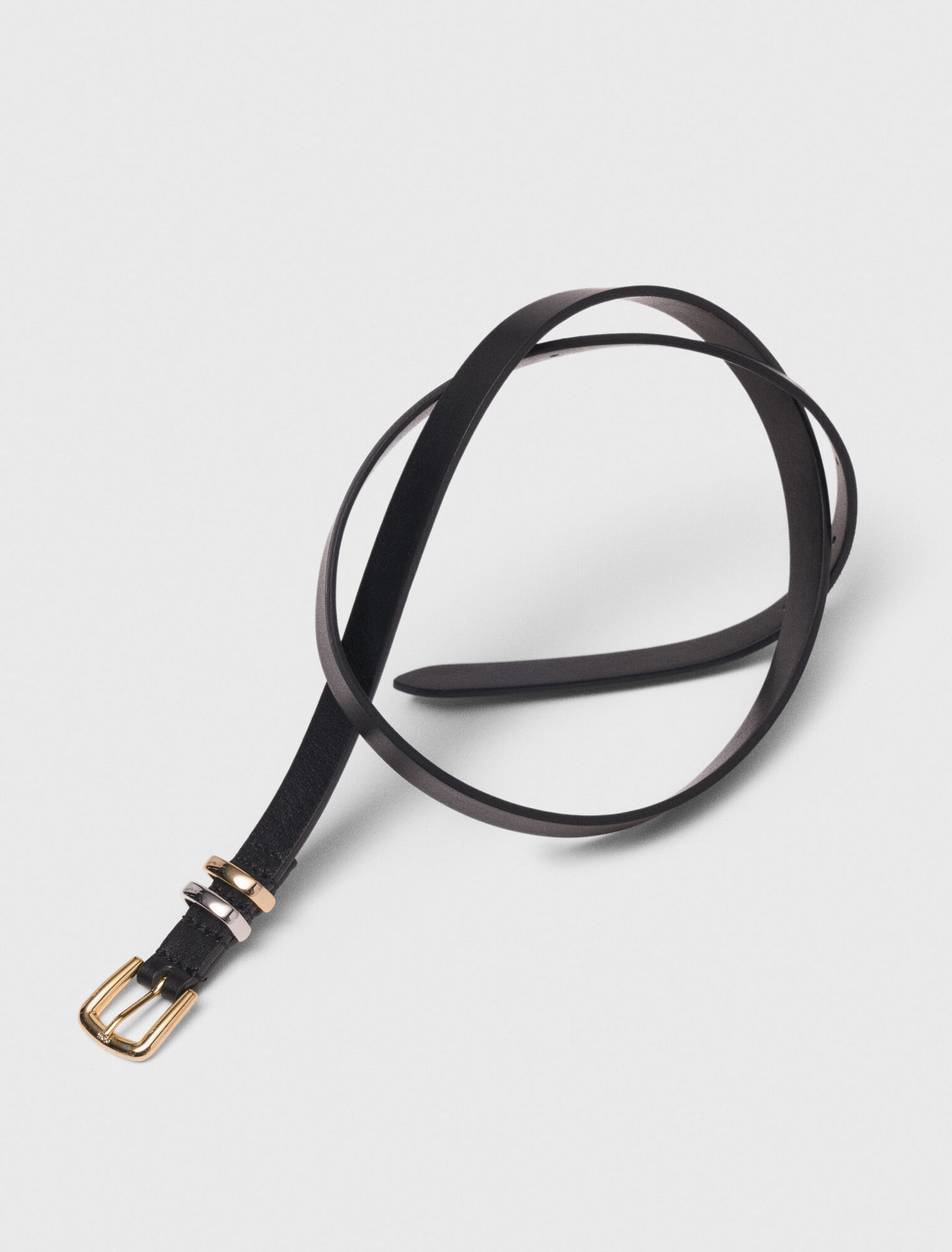 Ceinture fine et boucle carrée