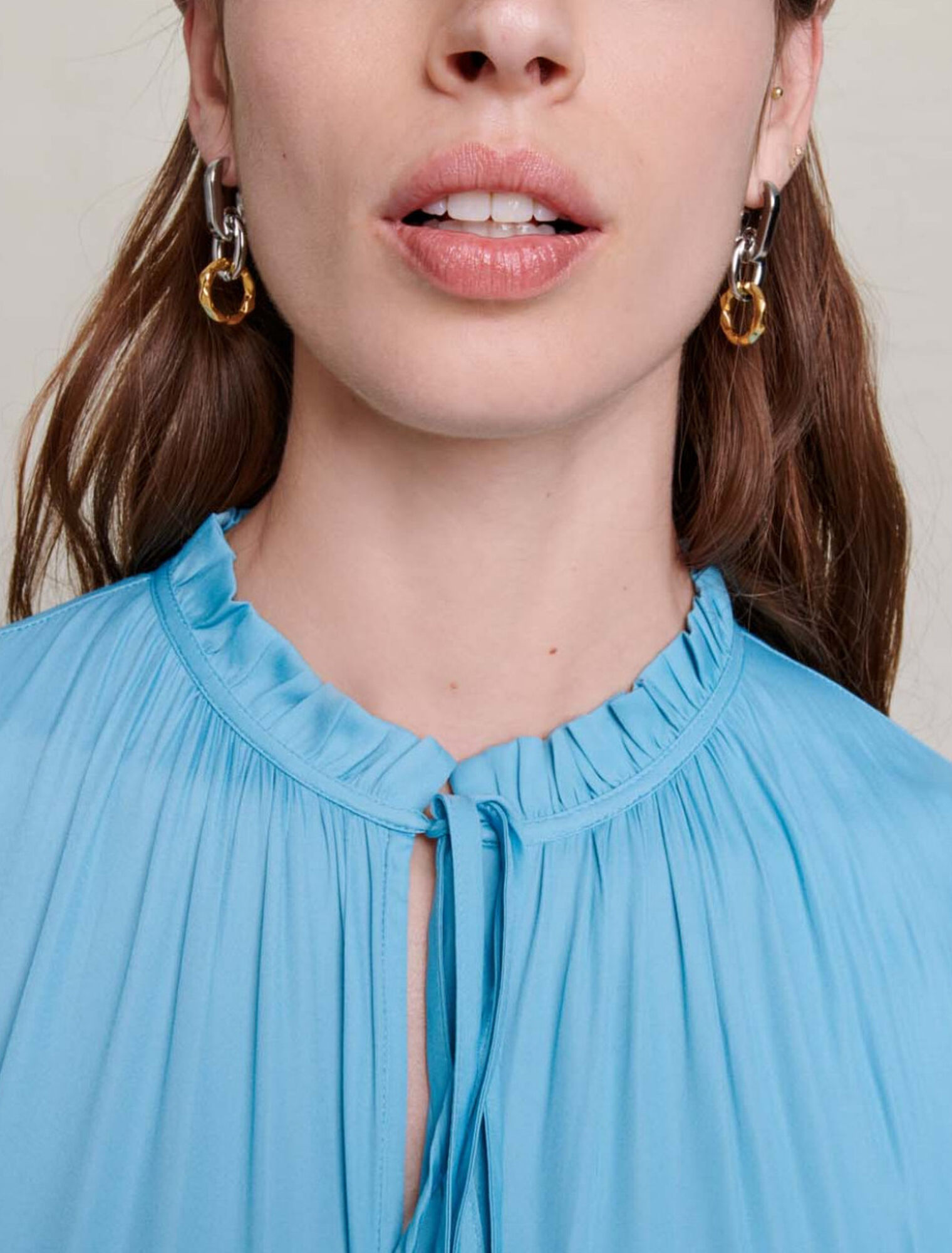 Robe longue satinée à volants