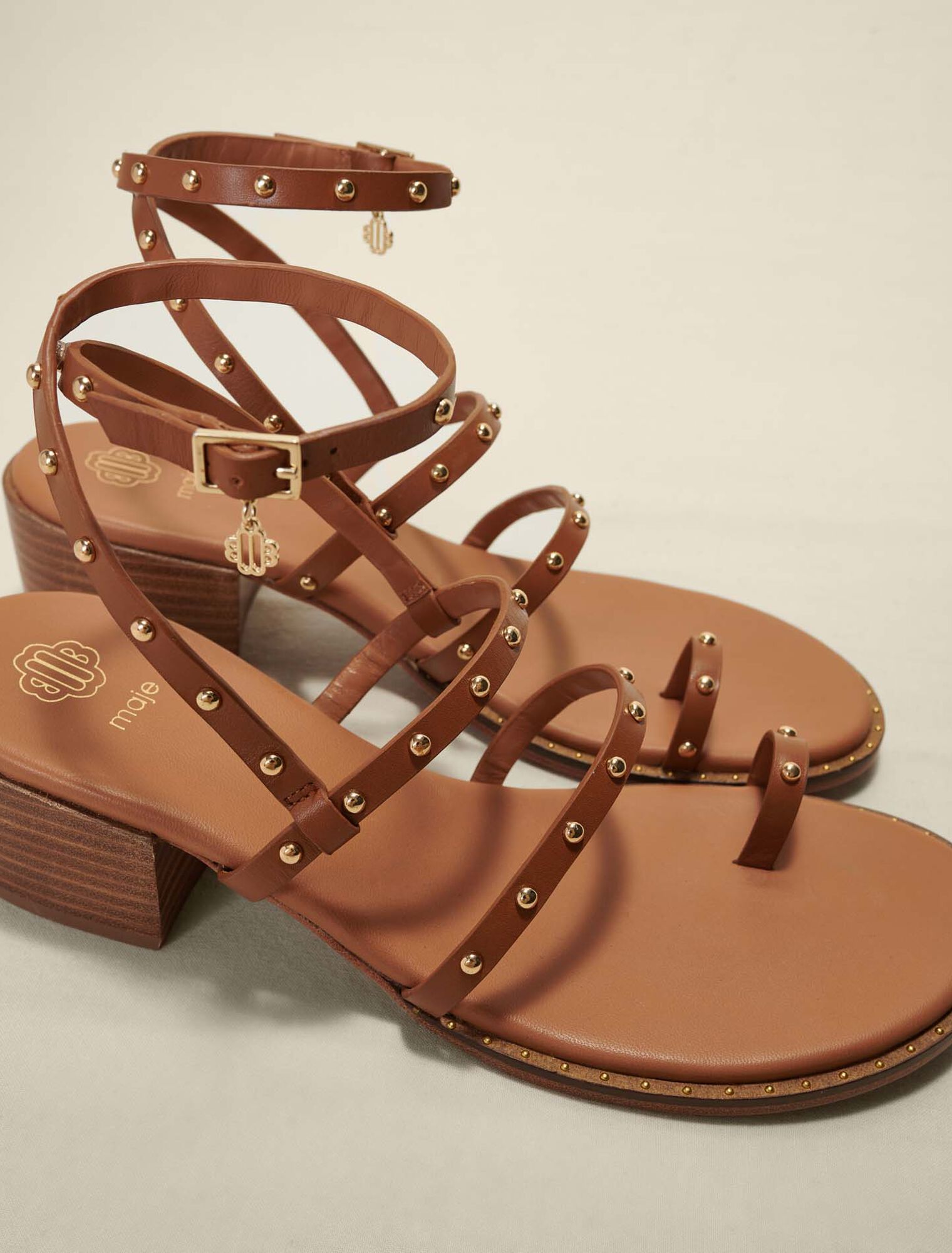 Sandales à brides en cuir clouté