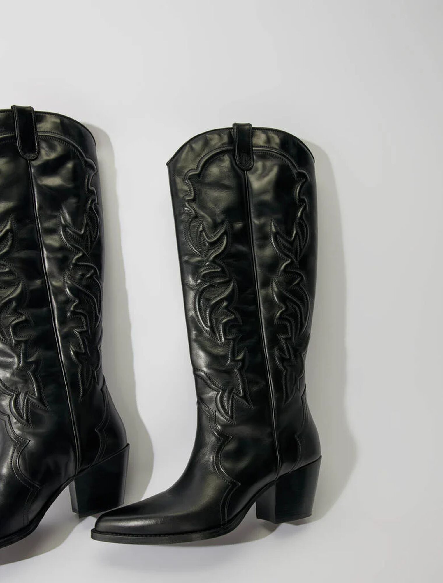 Bottes santiags en cuir lisse brodé