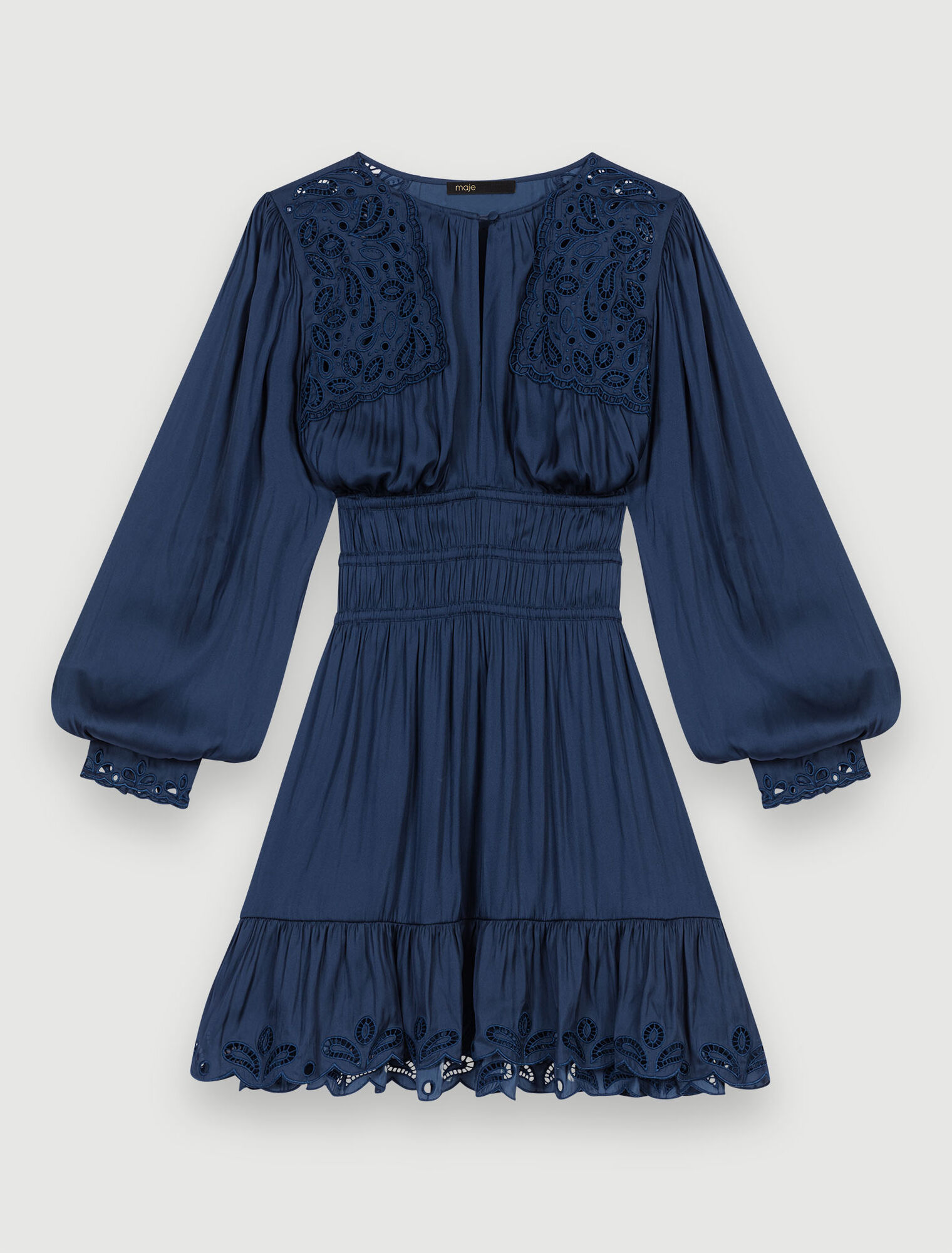 Robe brodée à smocks