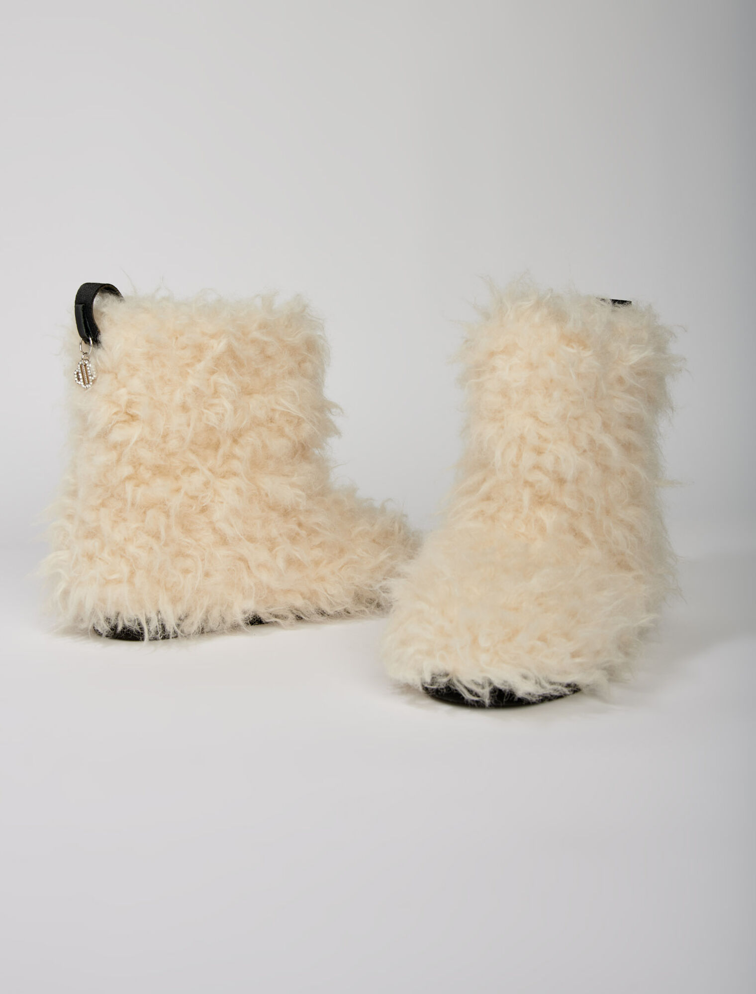 Ankle boots in fake fur