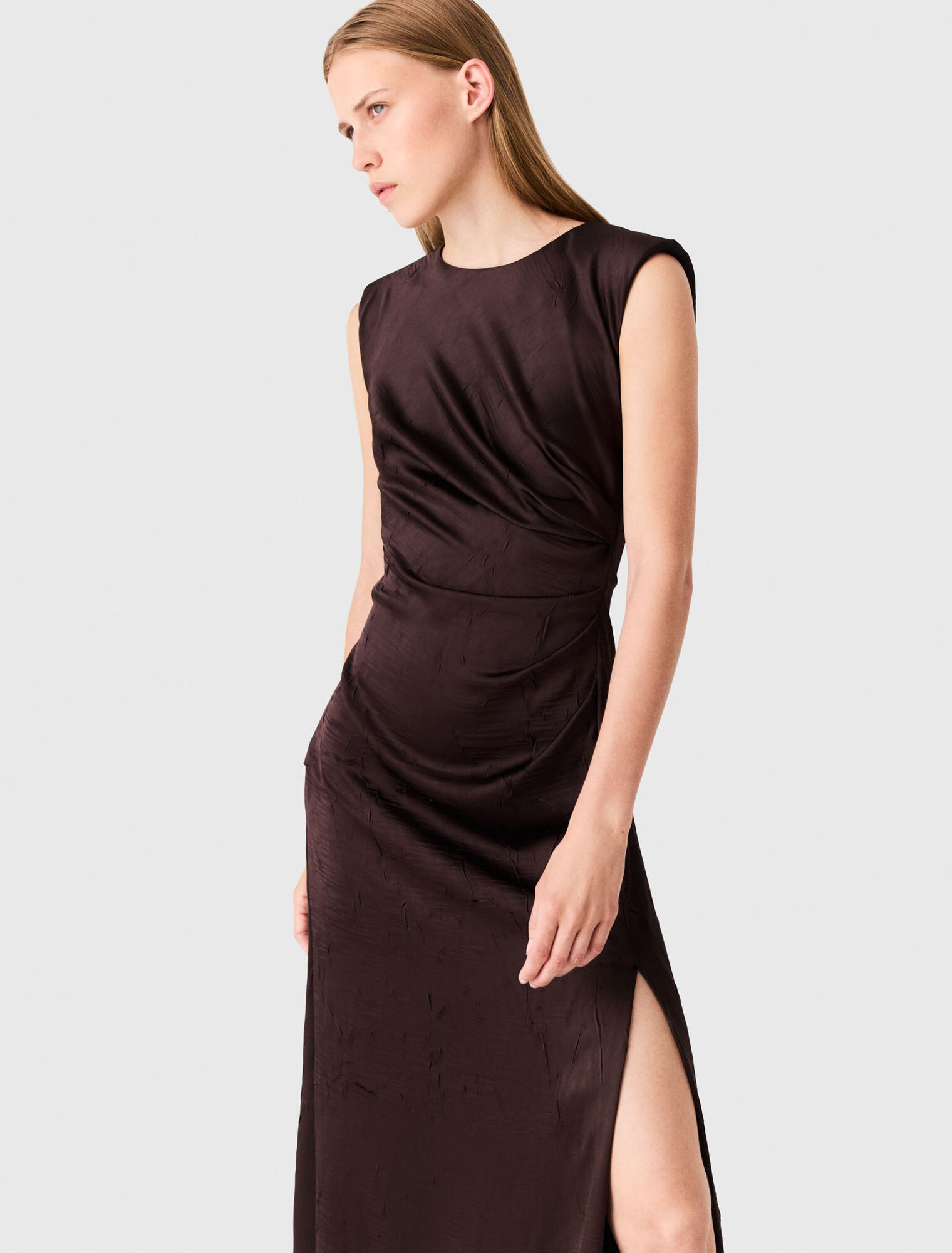 Robe longue effet satin drap&eacute;e