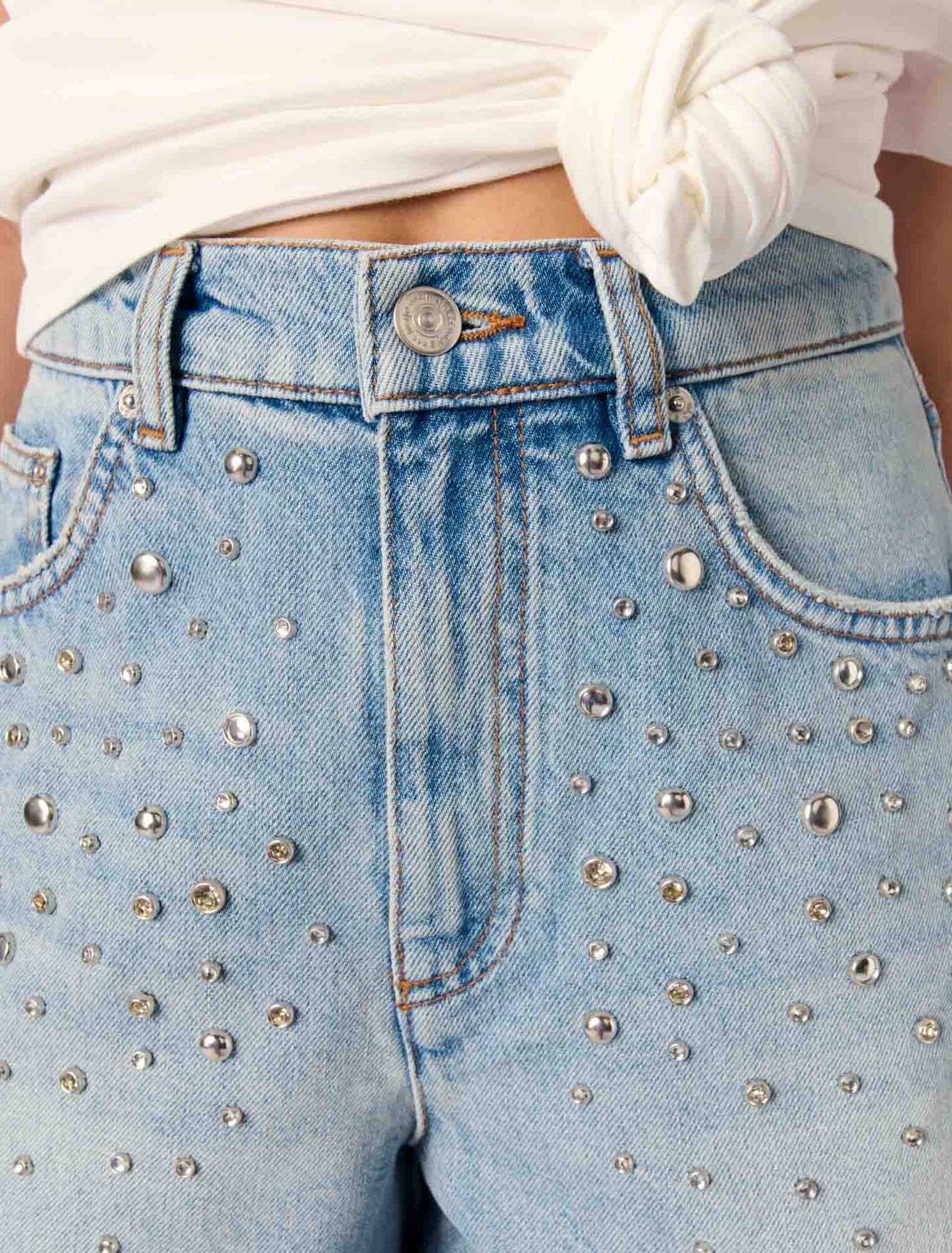 Short en denim à studs