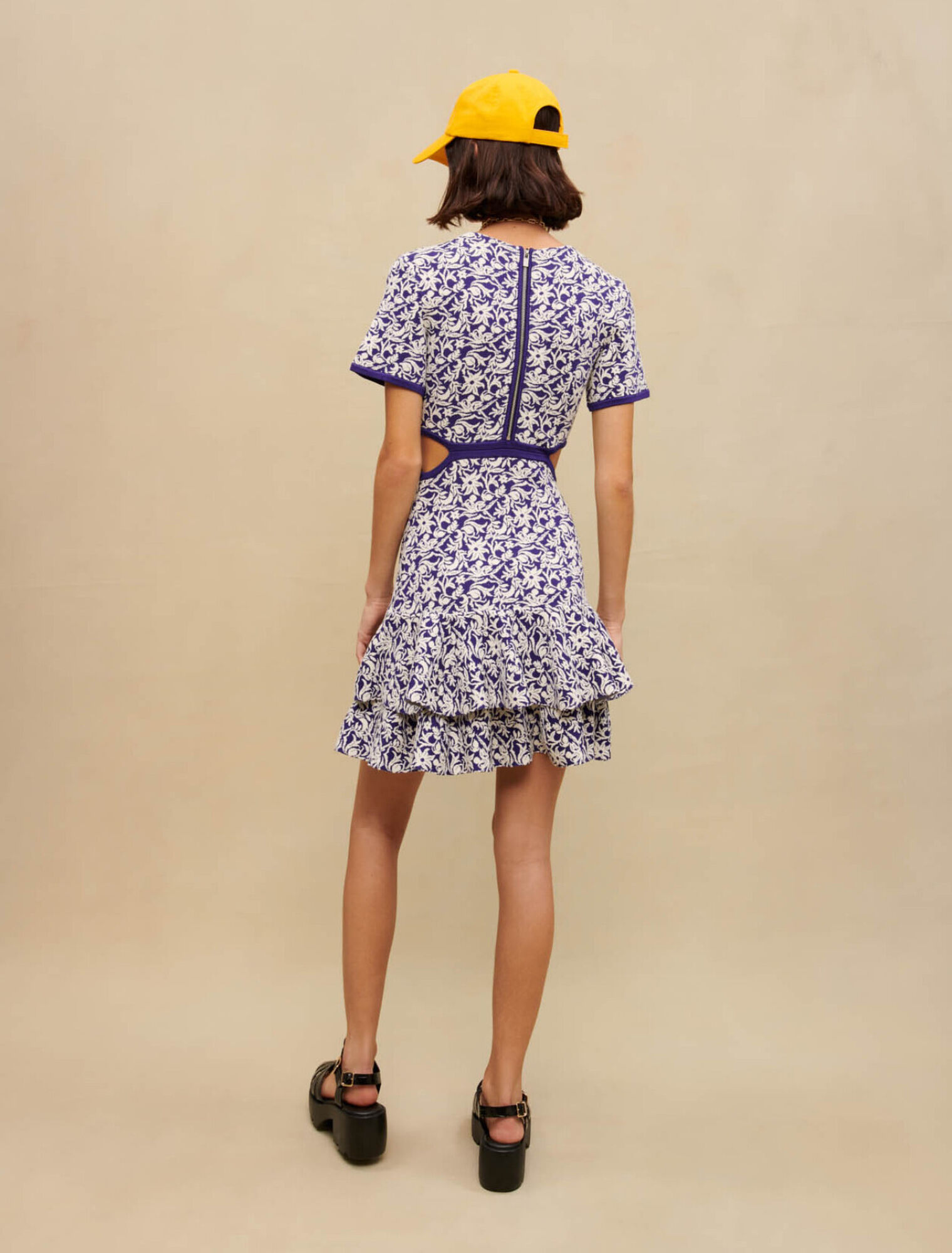Robe courte fleurie ajourée