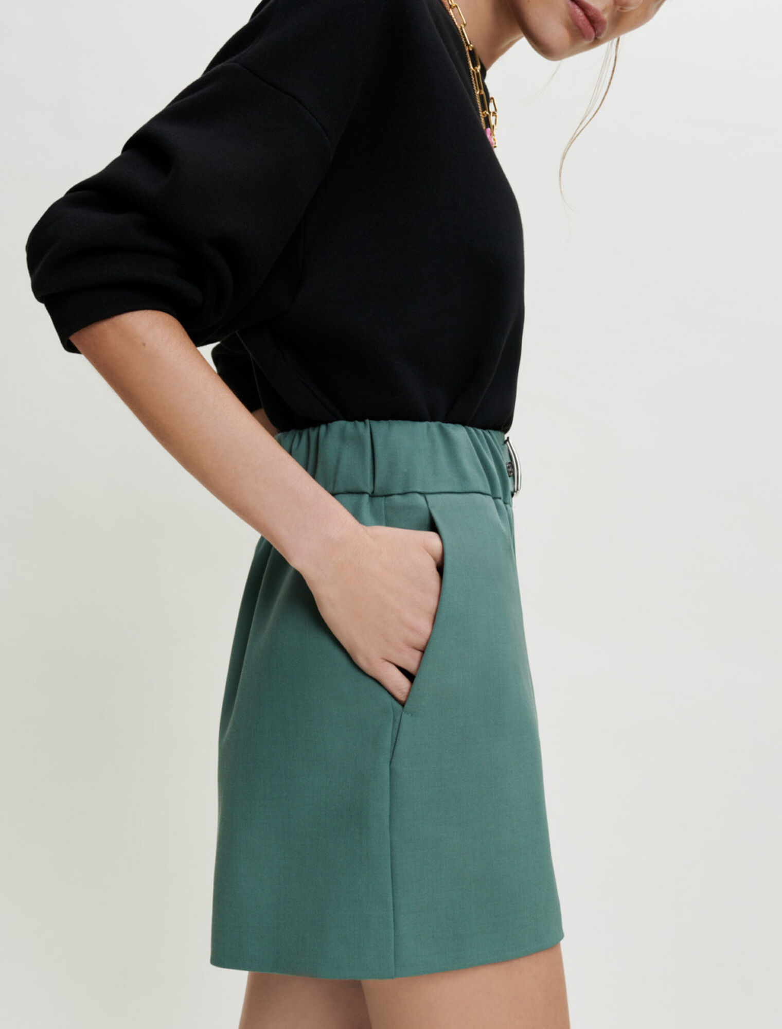 Short tailleur élastiqué