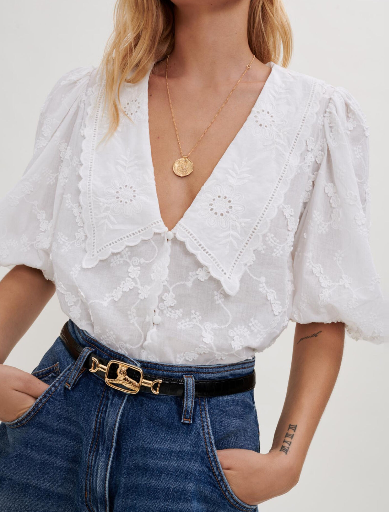 White shirt, embroidered cotton collar 