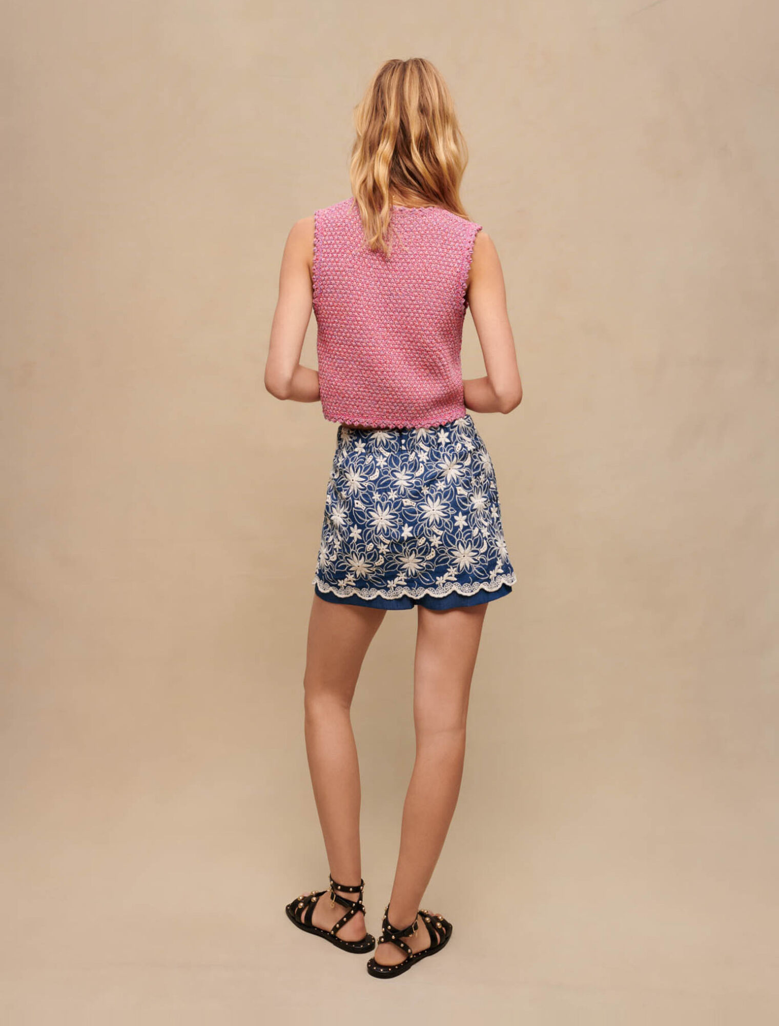 Short à broderies fleuries