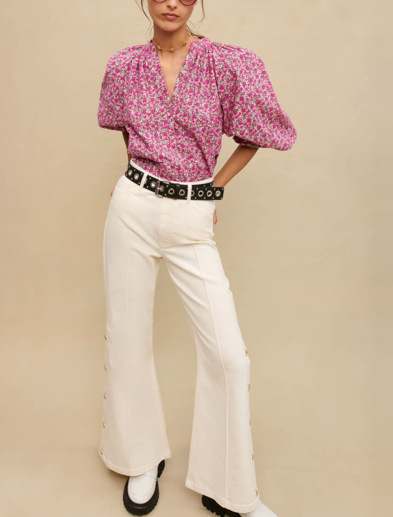 Pantalon large à boutons latéraux