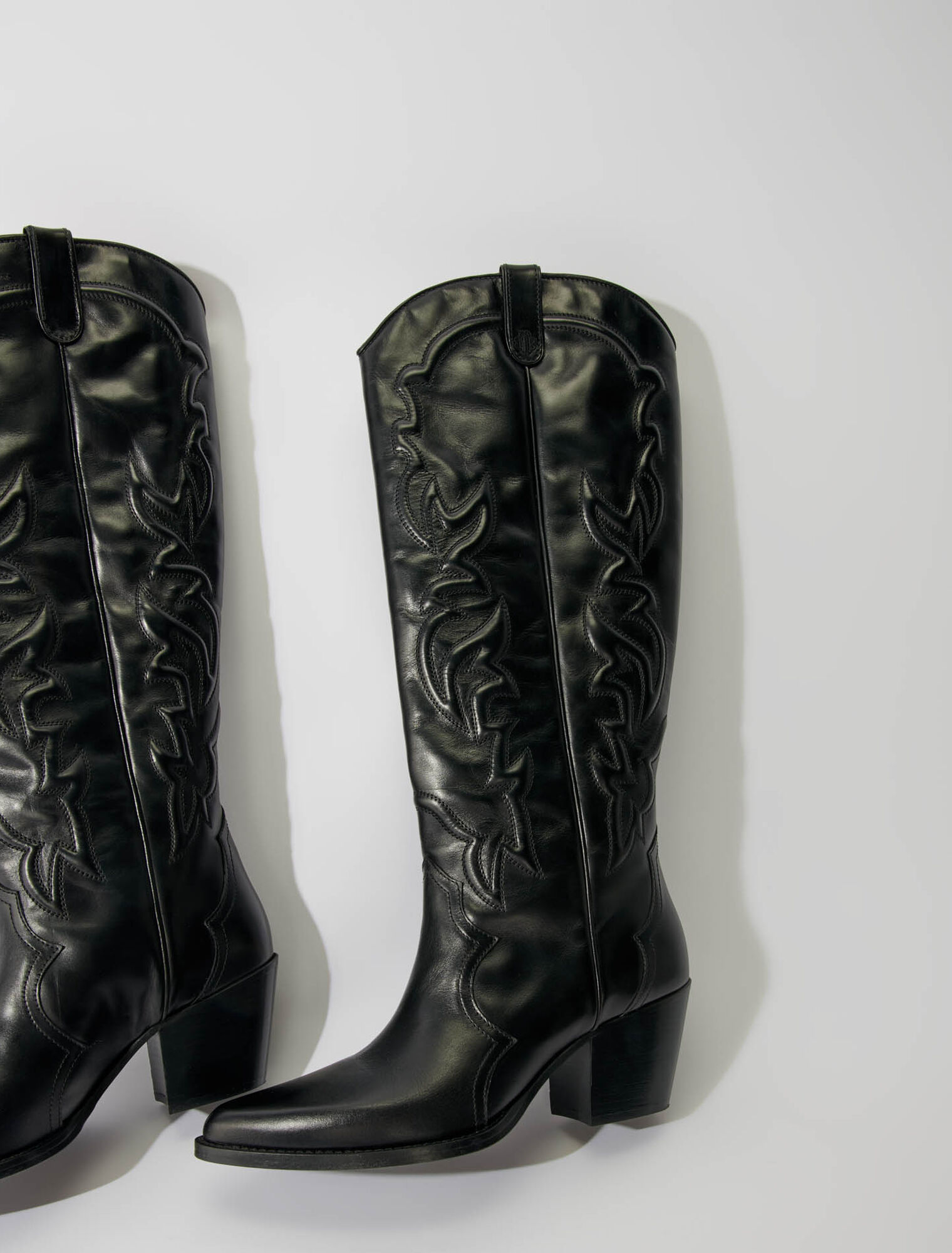 Bottes santiags en cuir lisse brodé